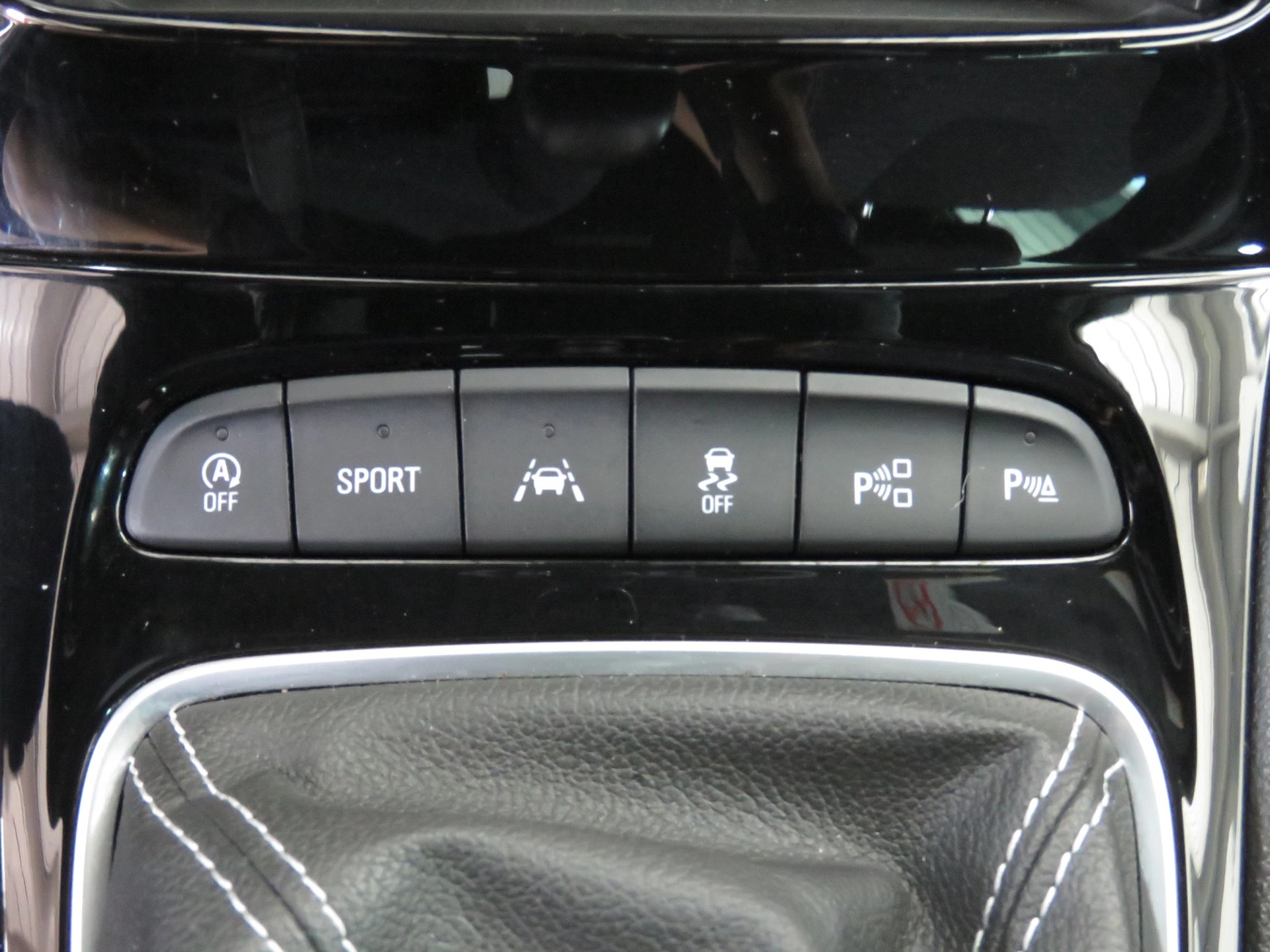 OPEL Astra 1.4i Turbo Black Edition-image-15