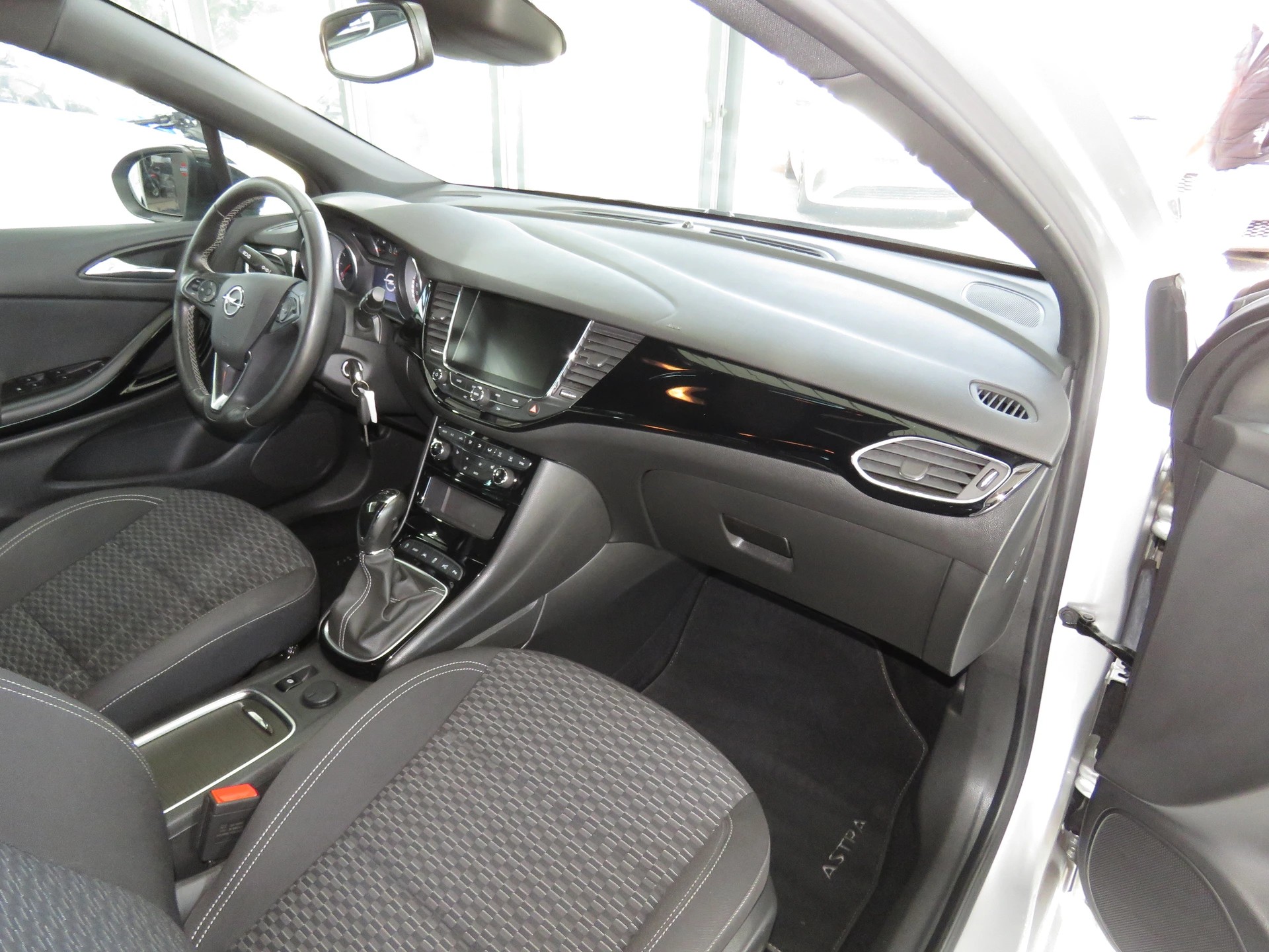 OPEL Astra 1.4i Turbo Black Edition-image-10