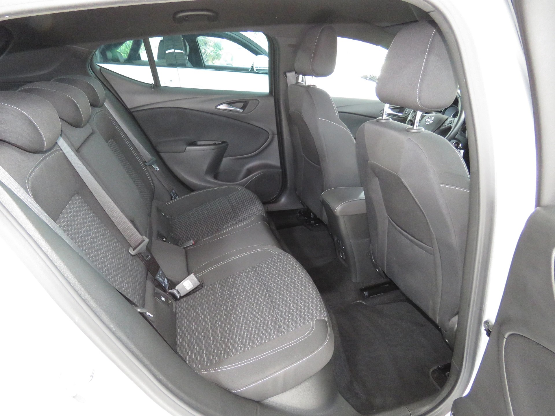 OPEL Astra 1.4i Turbo Black Edition-image-12
