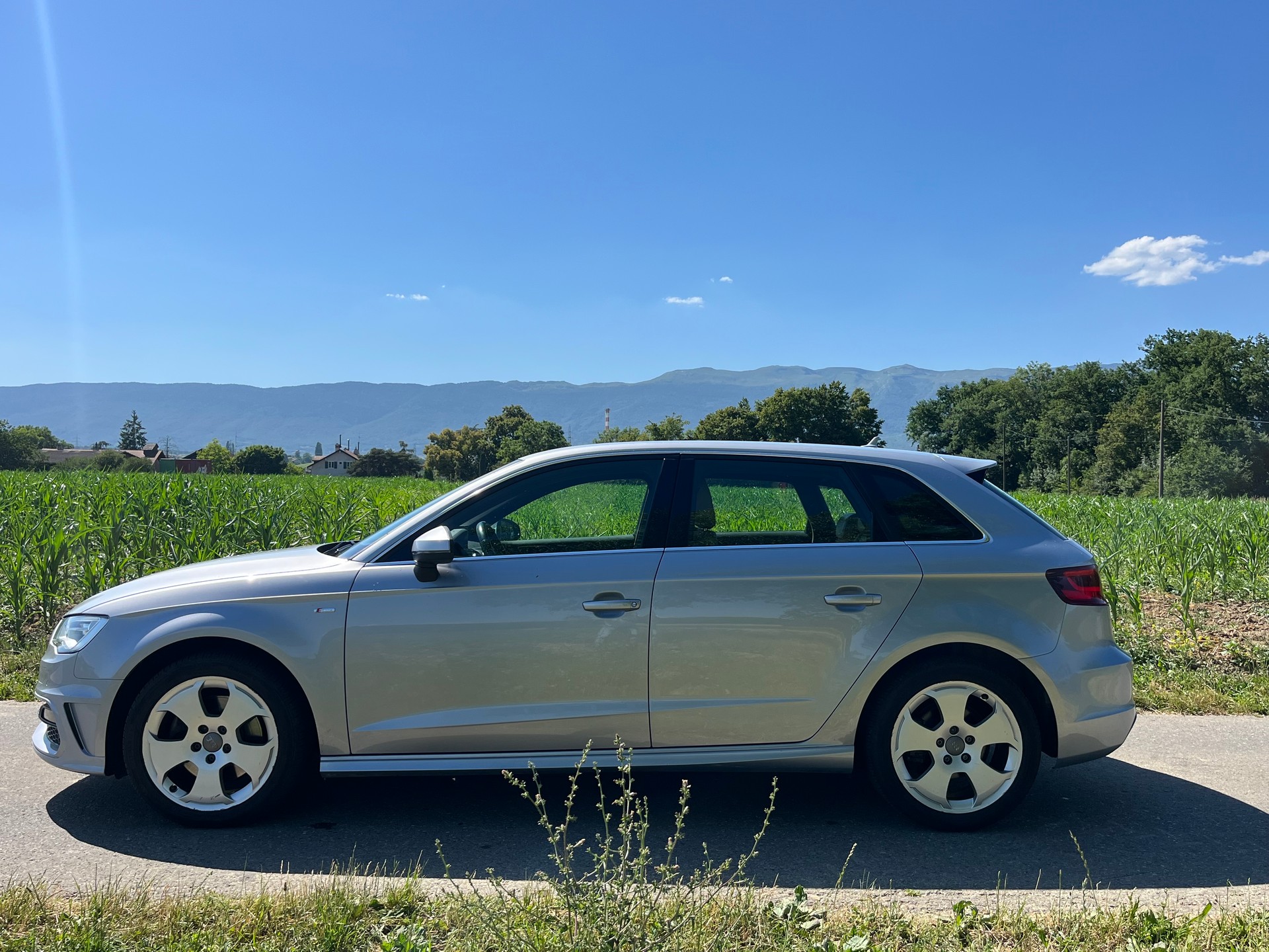 AUDI A3 Sportback 1.8 TFSI quattro S-tronic S Line-image-4