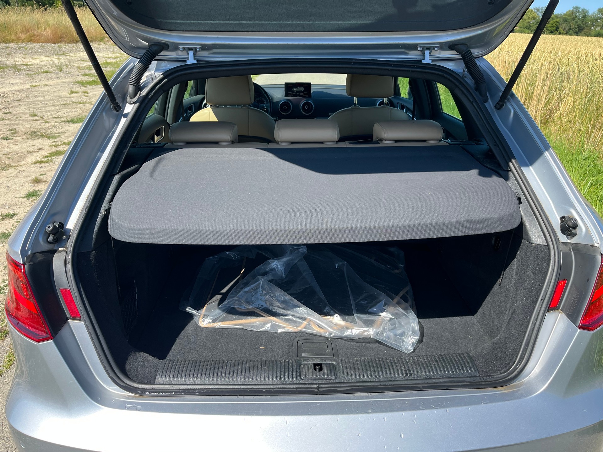AUDI A3 Sportback 1.8 TFSI quattro S-tronic S Line-image-16