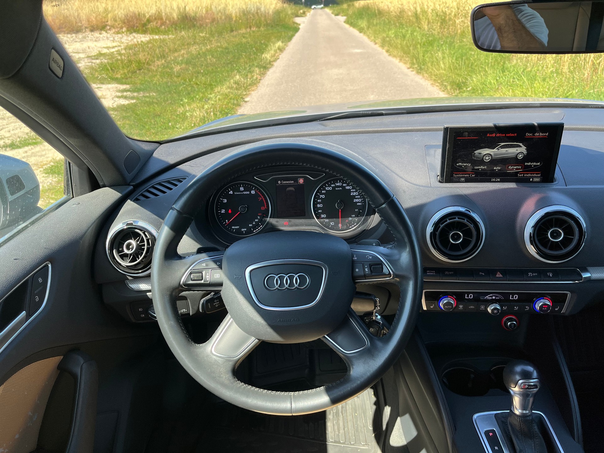 AUDI A3 Sportback 1.8 TFSI quattro S-tronic S Line-image-18