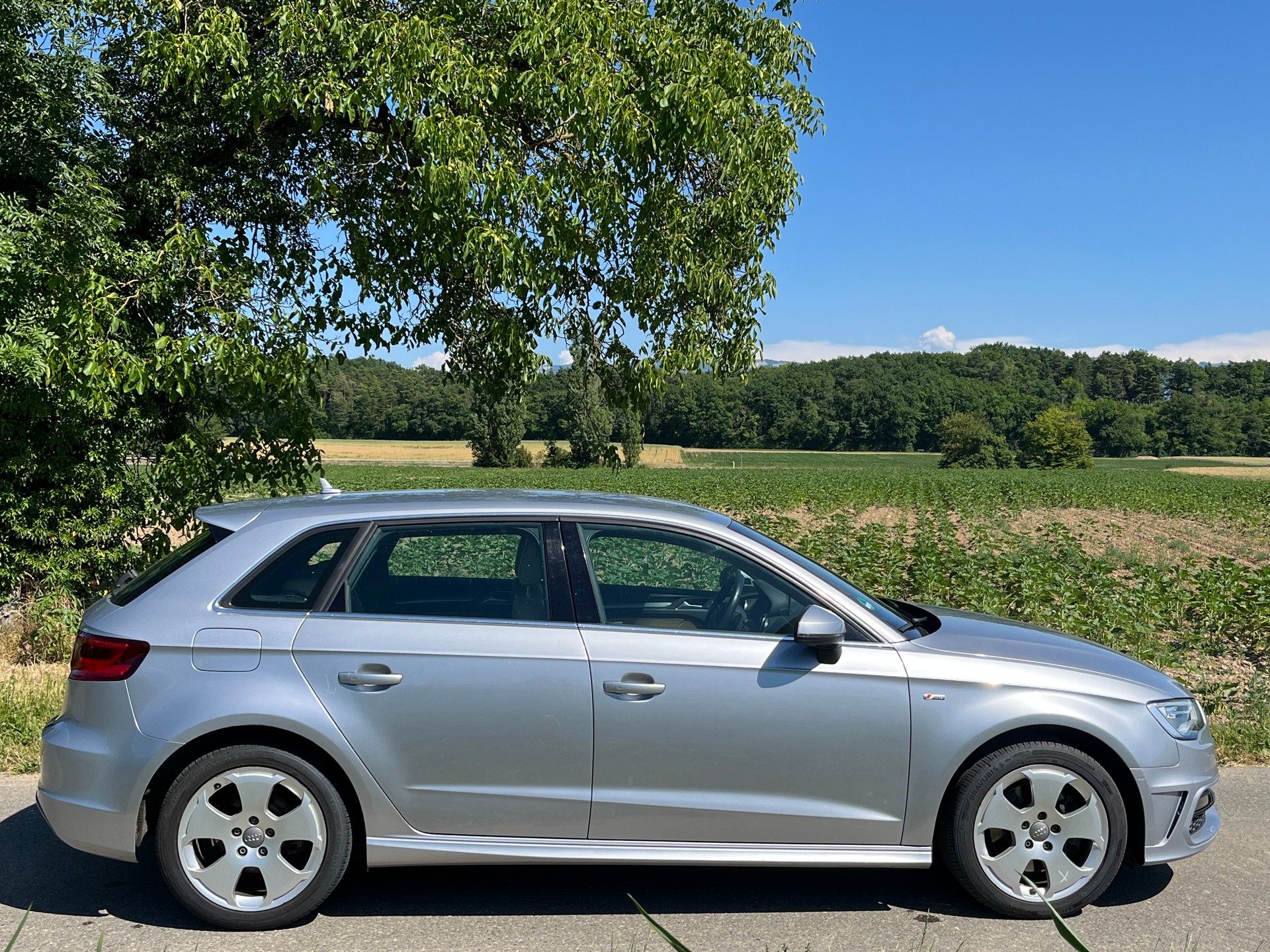 AUDI A3 Sportback 1.8 TFSI quattro S-tronic S Line-image-5