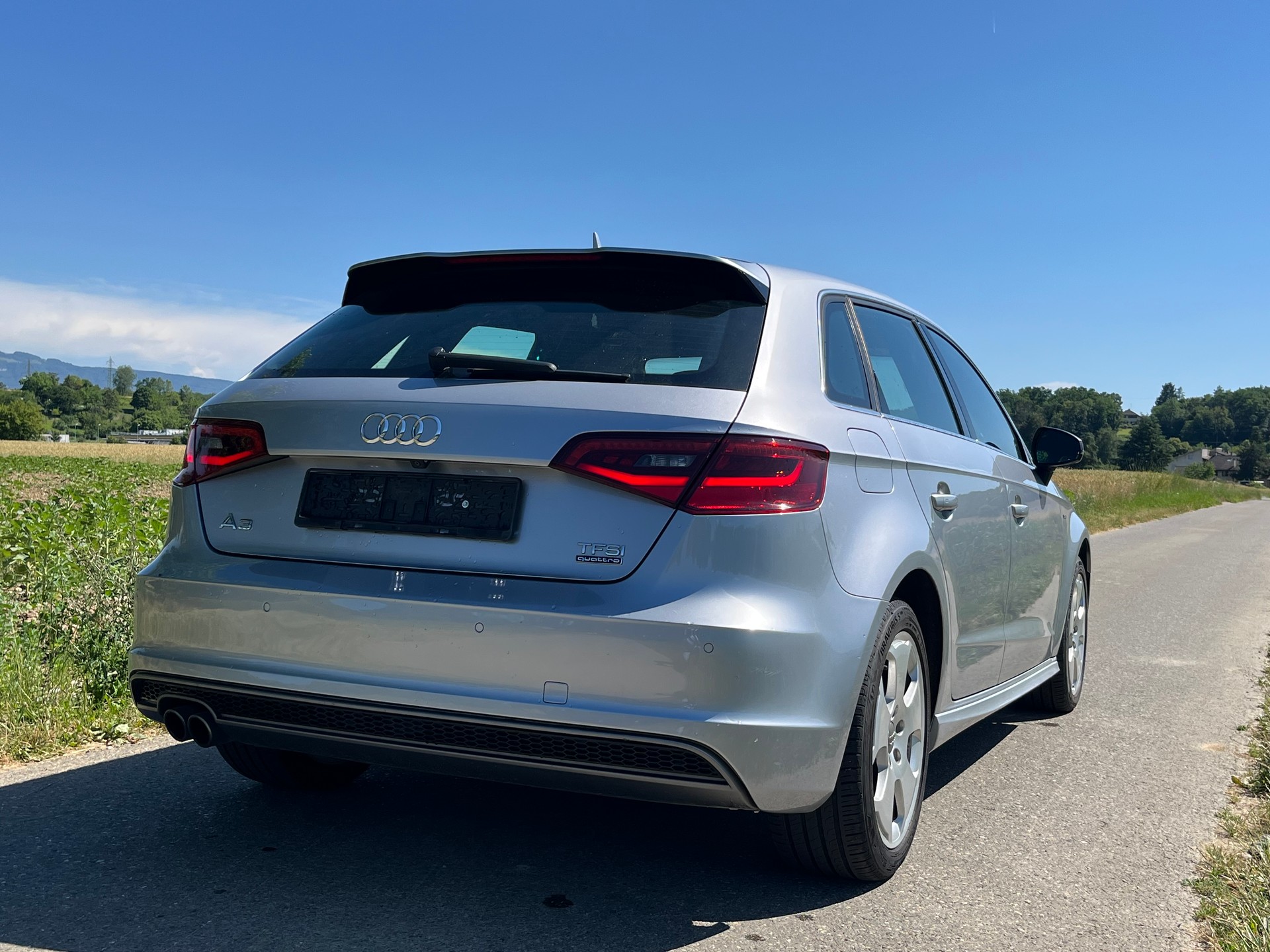 AUDI A3 Sportback 1.8 TFSI quattro S-tronic S Line-image-6
