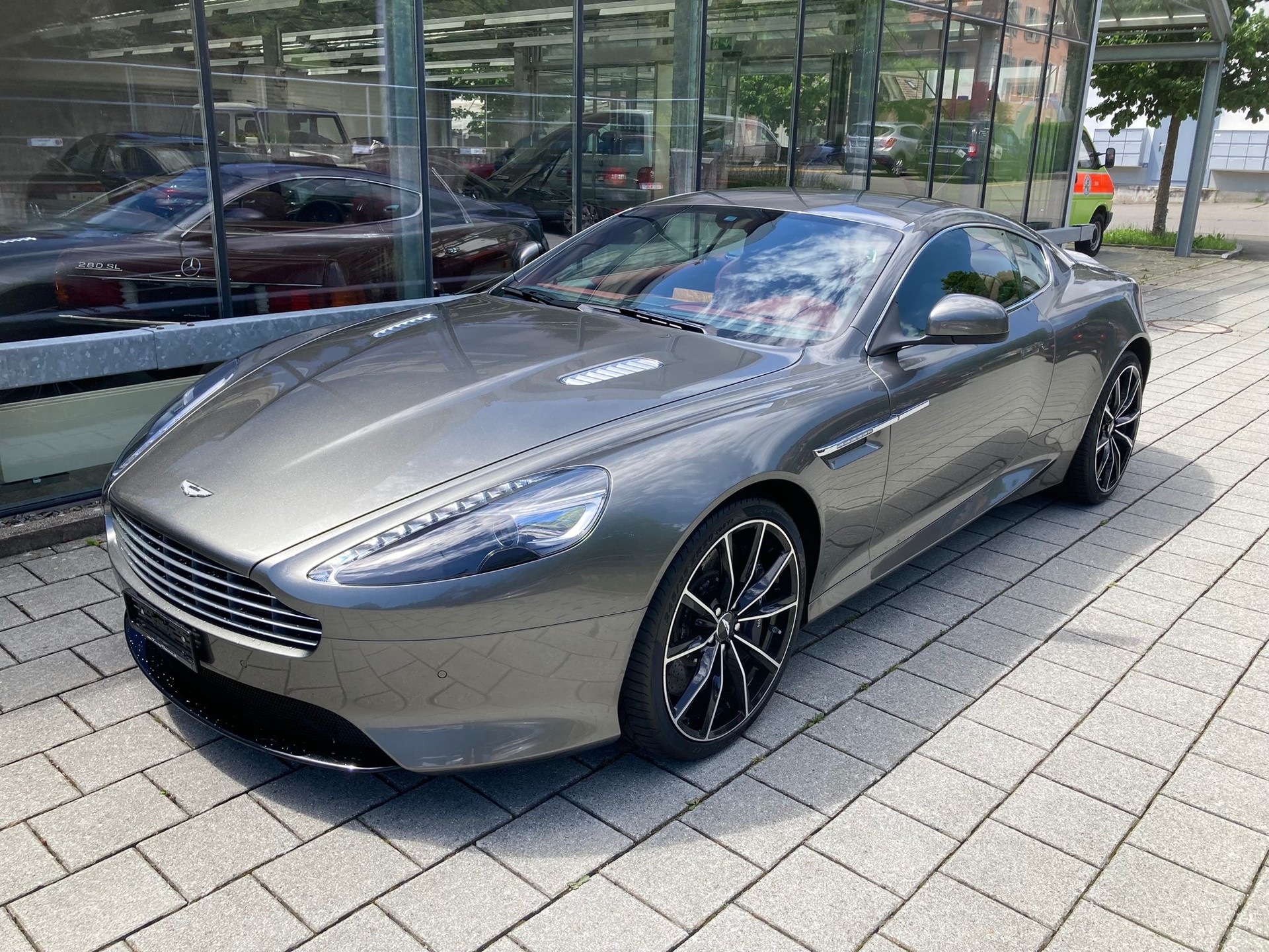 ASTON MARTIN DB9 GT Touchtronic 2-image-1