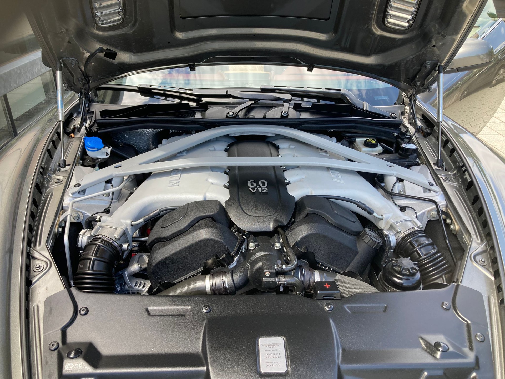 ASTON MARTIN DB9 GT Touchtronic 2-image-11