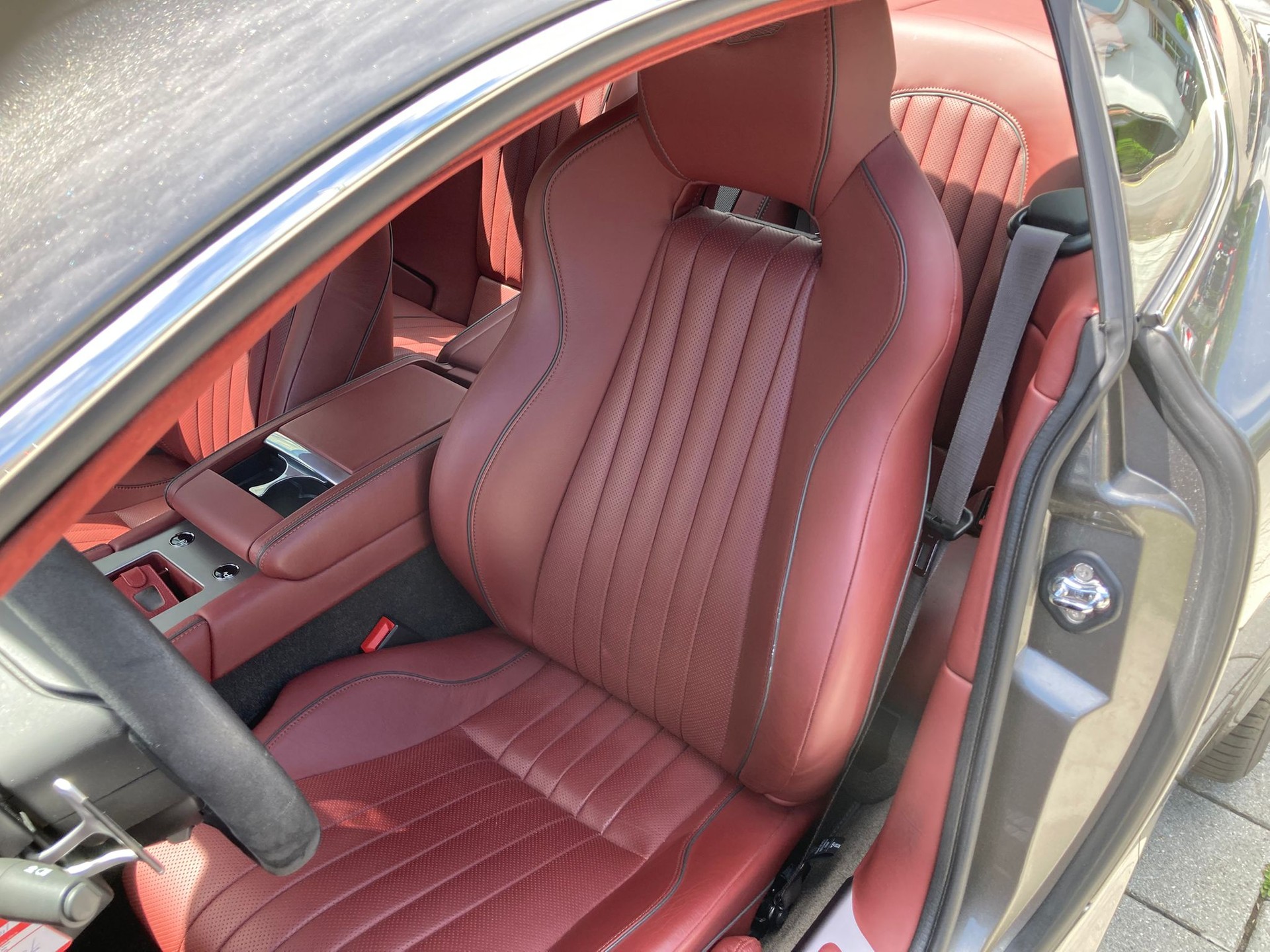 ASTON MARTIN DB9 GT Touchtronic 2-image-8