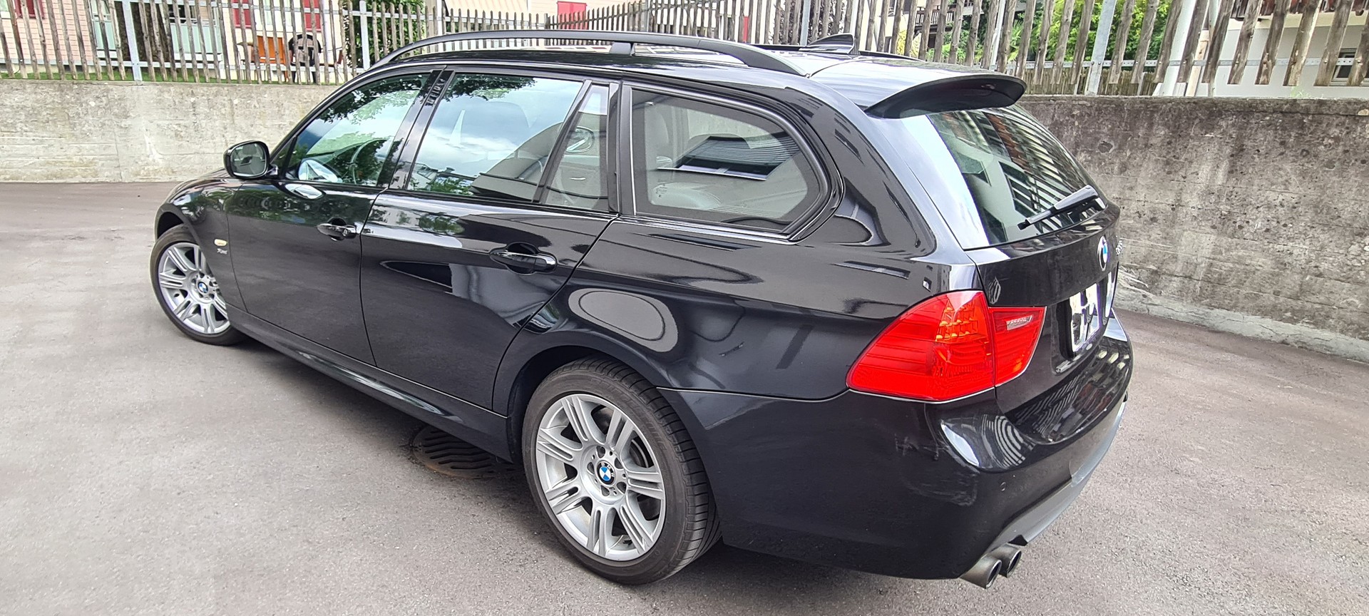 BMW 325i xDrive Touring E91-image-1