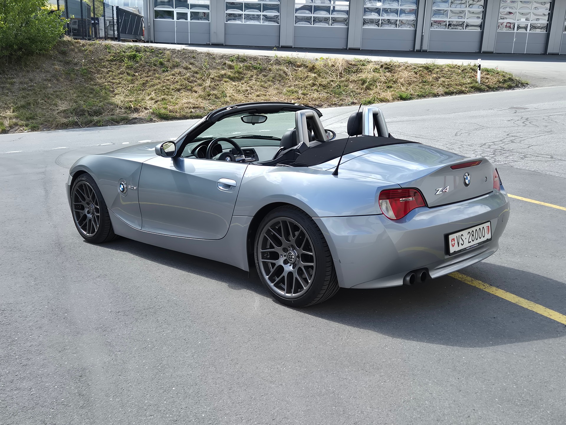 BMW 3.0si-image-0