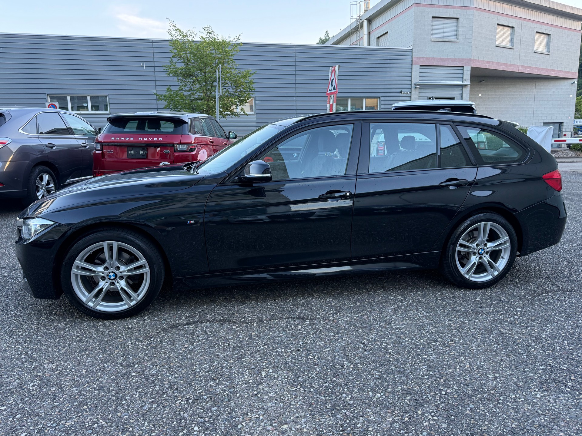 BMW 320i xDrive Touring M Sport Steptronic-image-2