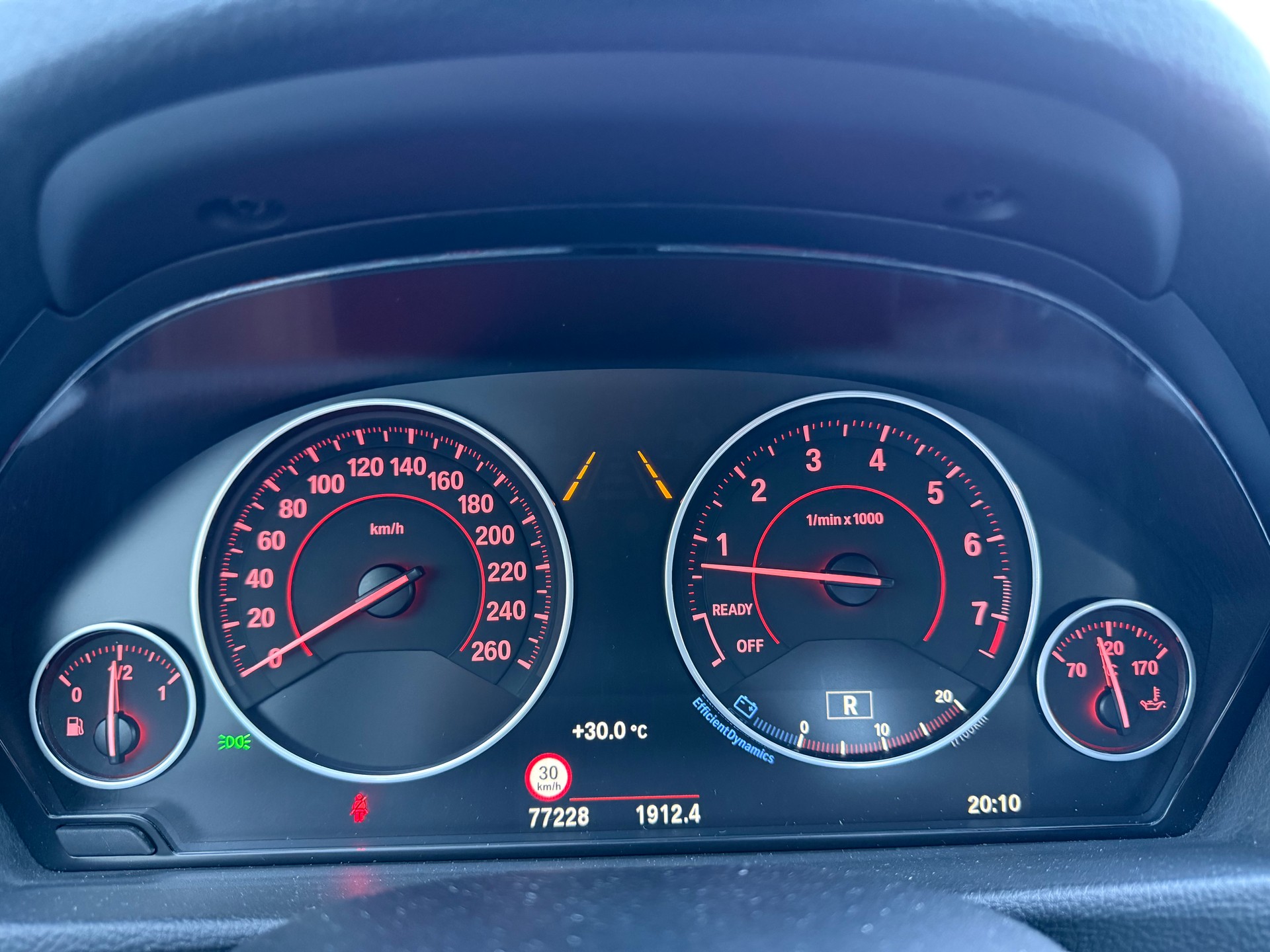 BMW 320i xDrive Touring M Sport Steptronic-image-12