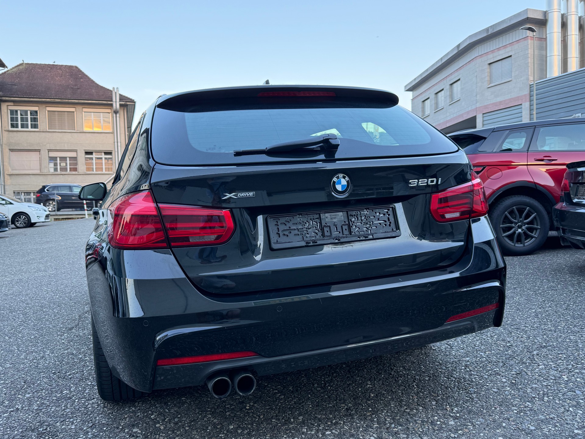 BMW 320i xDrive Touring M Sport Steptronic-image-3