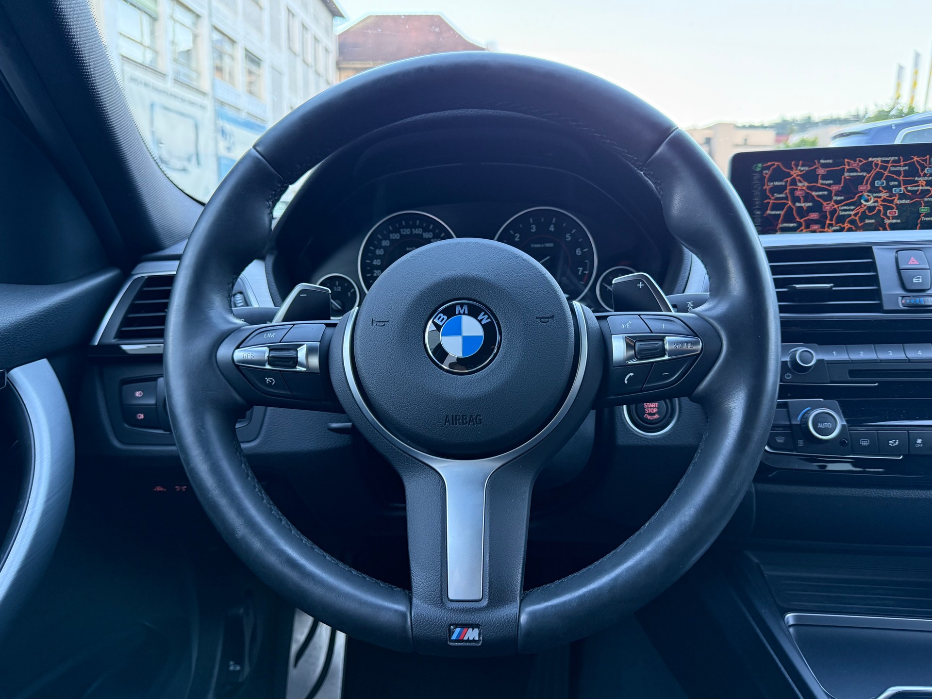 BMW 320i xDrive Touring M Sport Steptronic-image-13