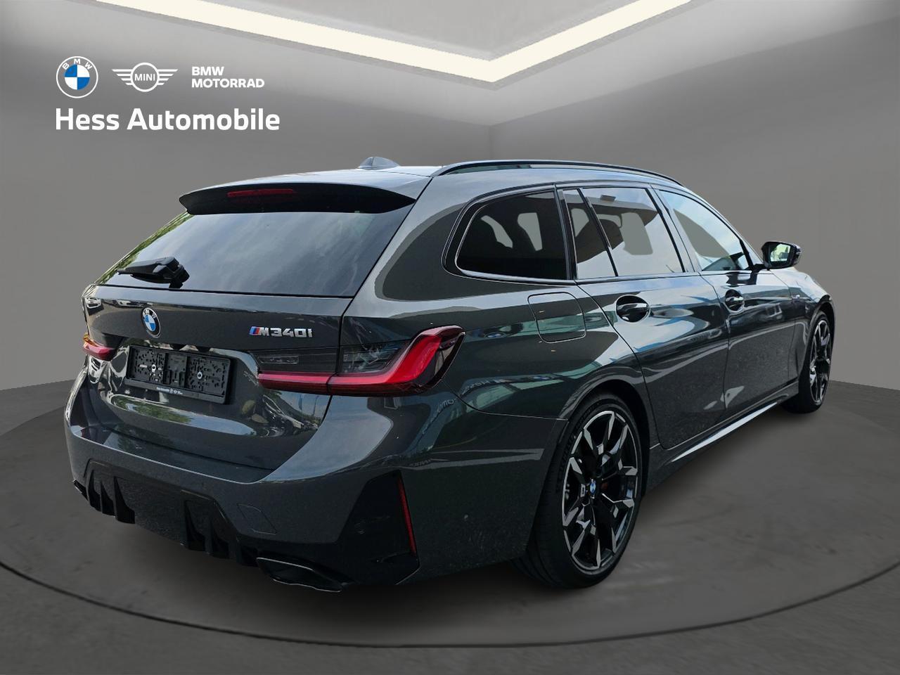 BMW M340i xDrive Touring-showroom-element-1