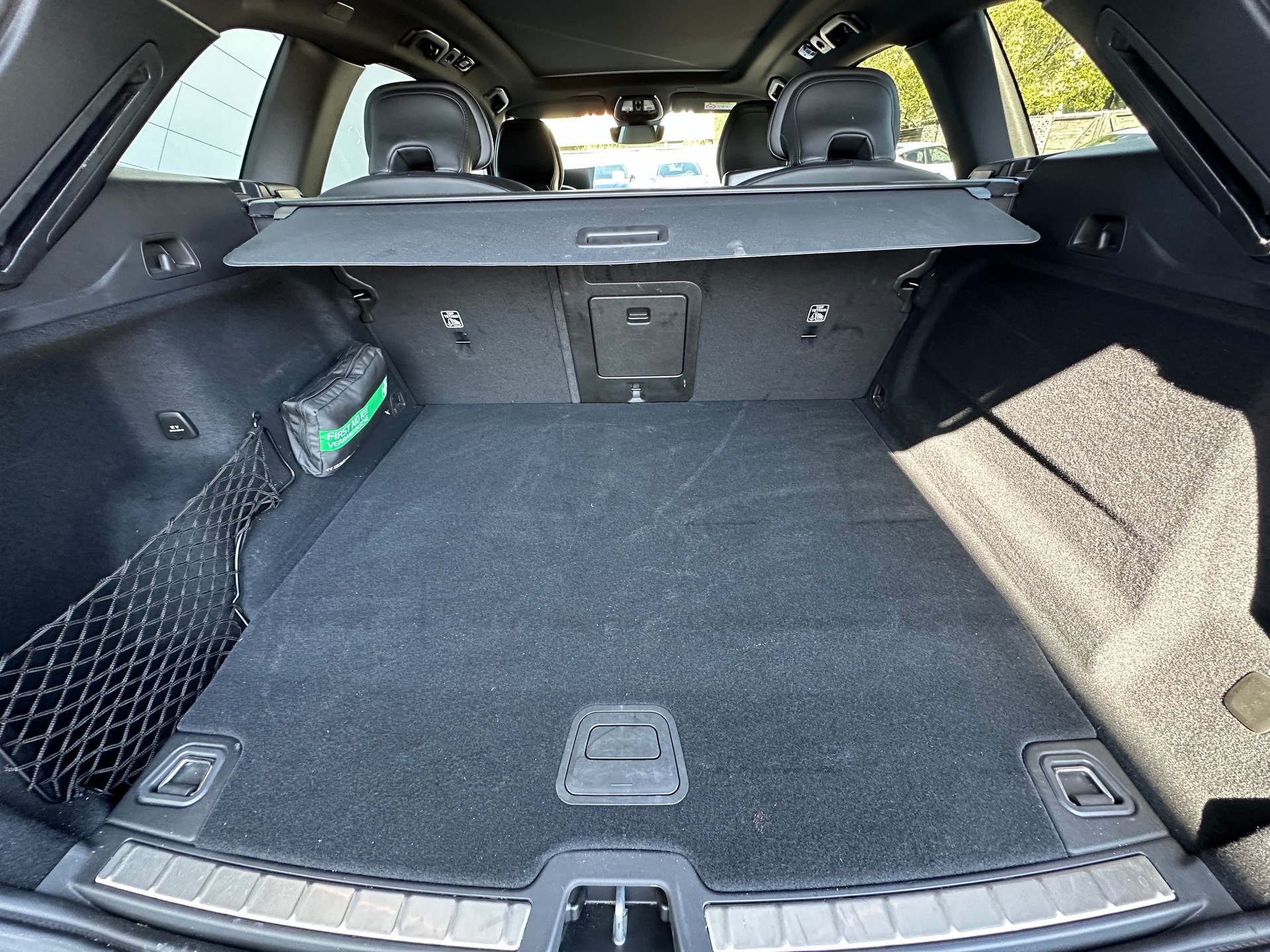 VOLVO XC60 2.0 T8 TE XCENTRIC Black Edition eAWD-image-15