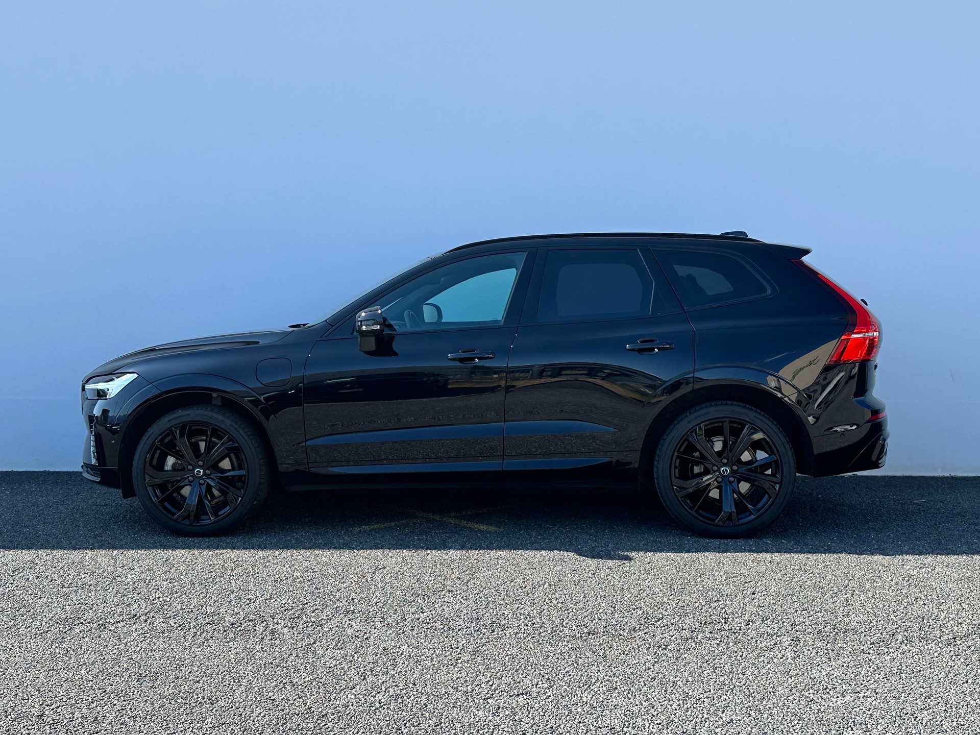 VOLVO XC60 2.0 T8 TE XCENTRIC Black Edition eAWD-image-4