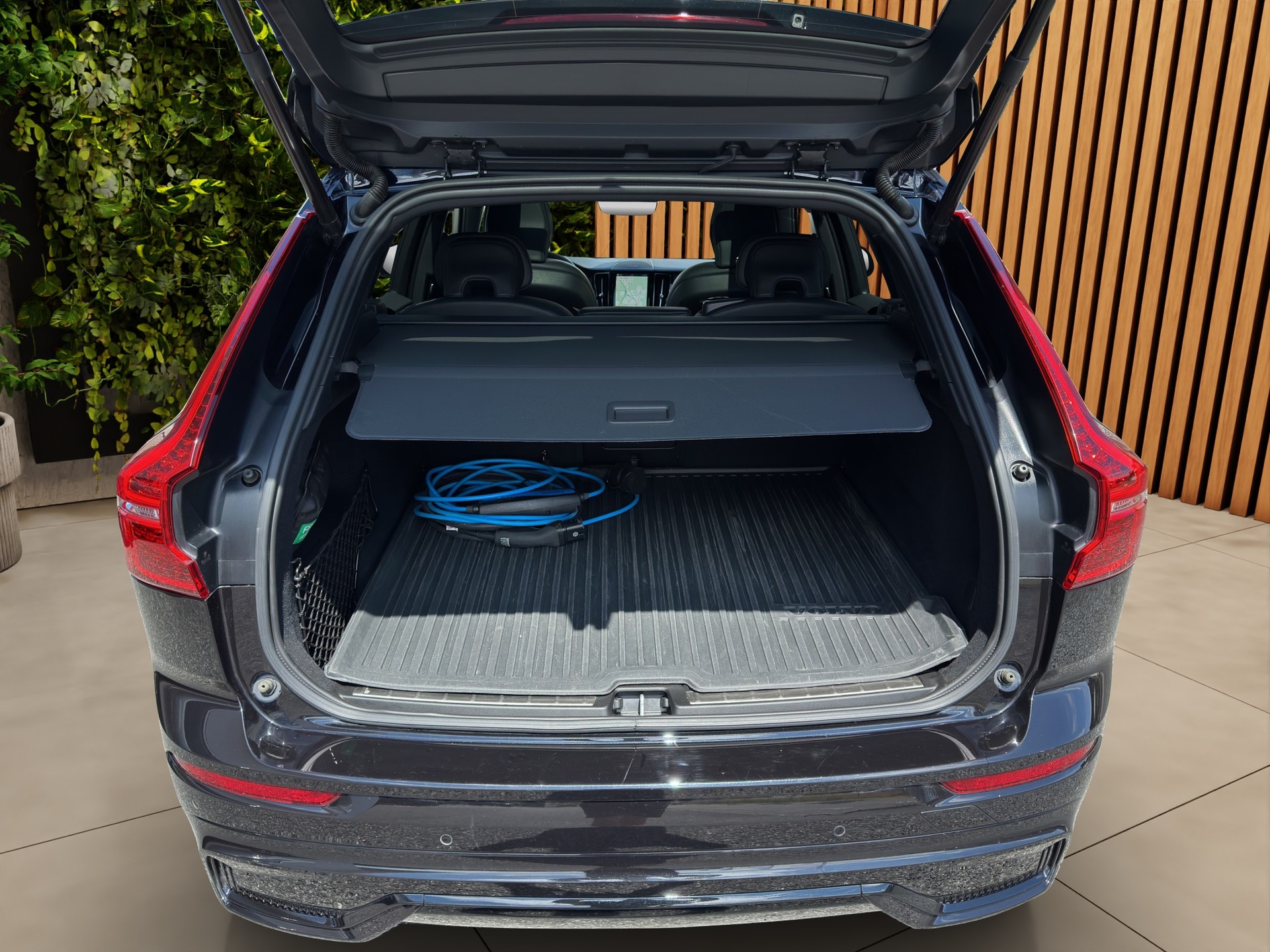 VOLVO XC60 2.0 T8 TE XCENTRIC Black Edition eAWD-image-14