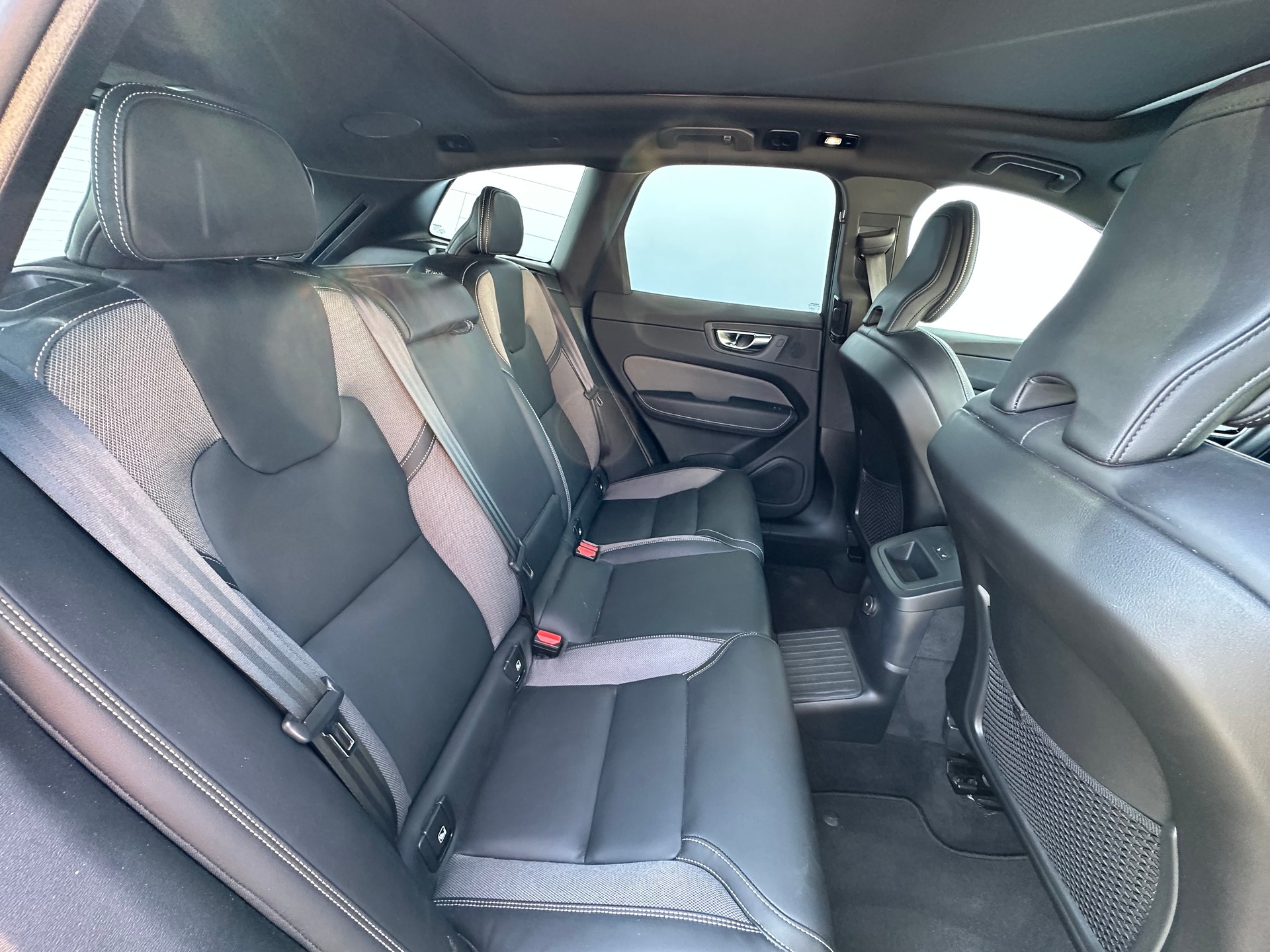 VOLVO XC60 2.0 T8 TE XCENTRIC Black Edition eAWD-image-13