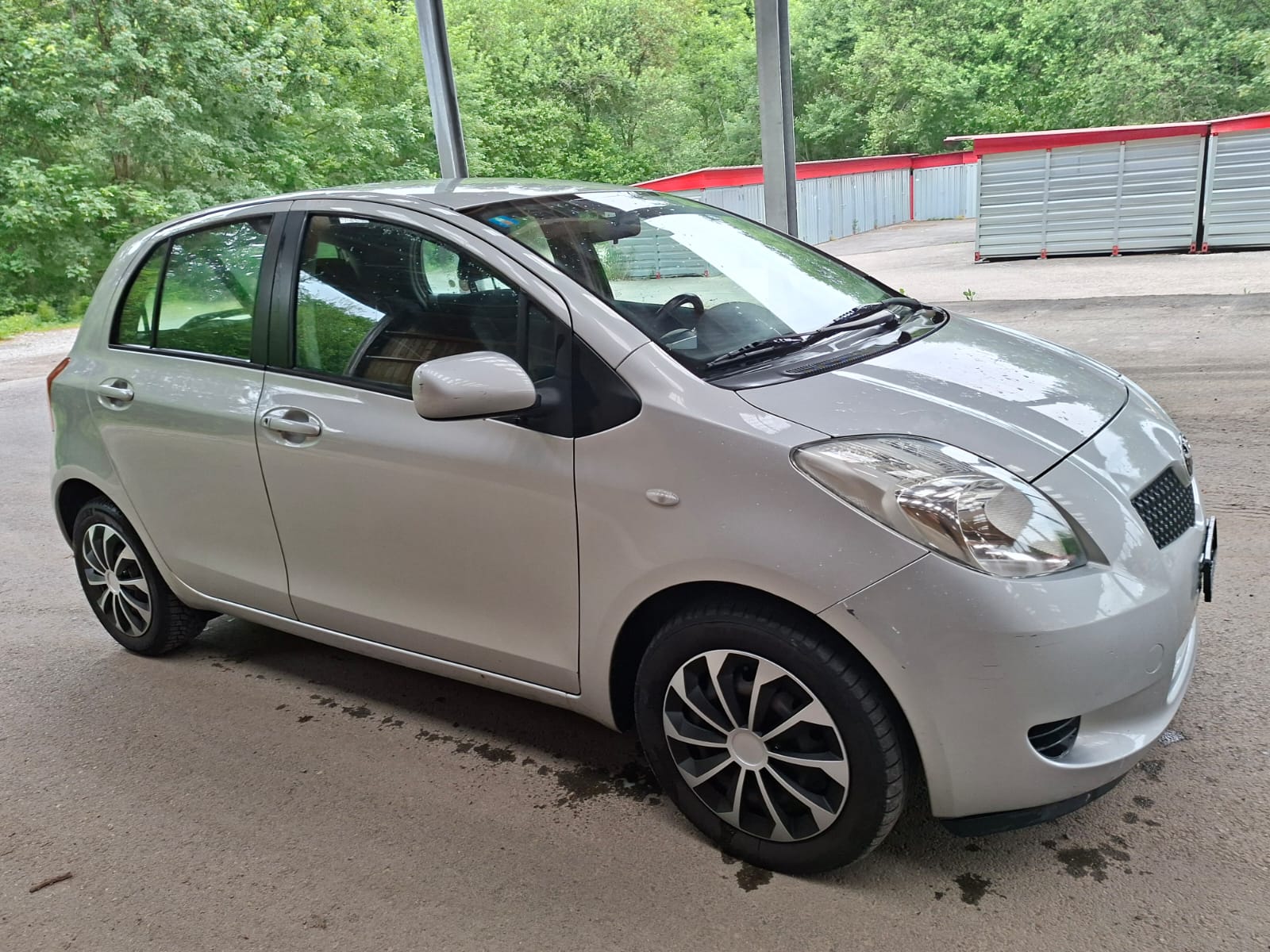 TOYOTA Yaris 1.3 Linea Sol-image-1