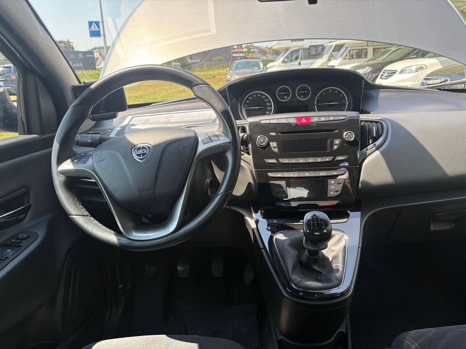 LANCIA Ypsilon 1.2 Silver-image-11