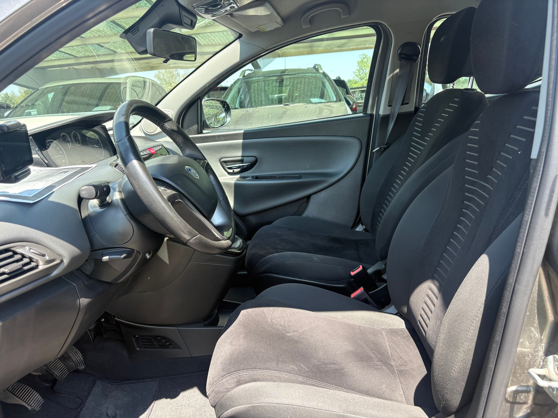 LANCIA Ypsilon 1.2 Silver-image-6