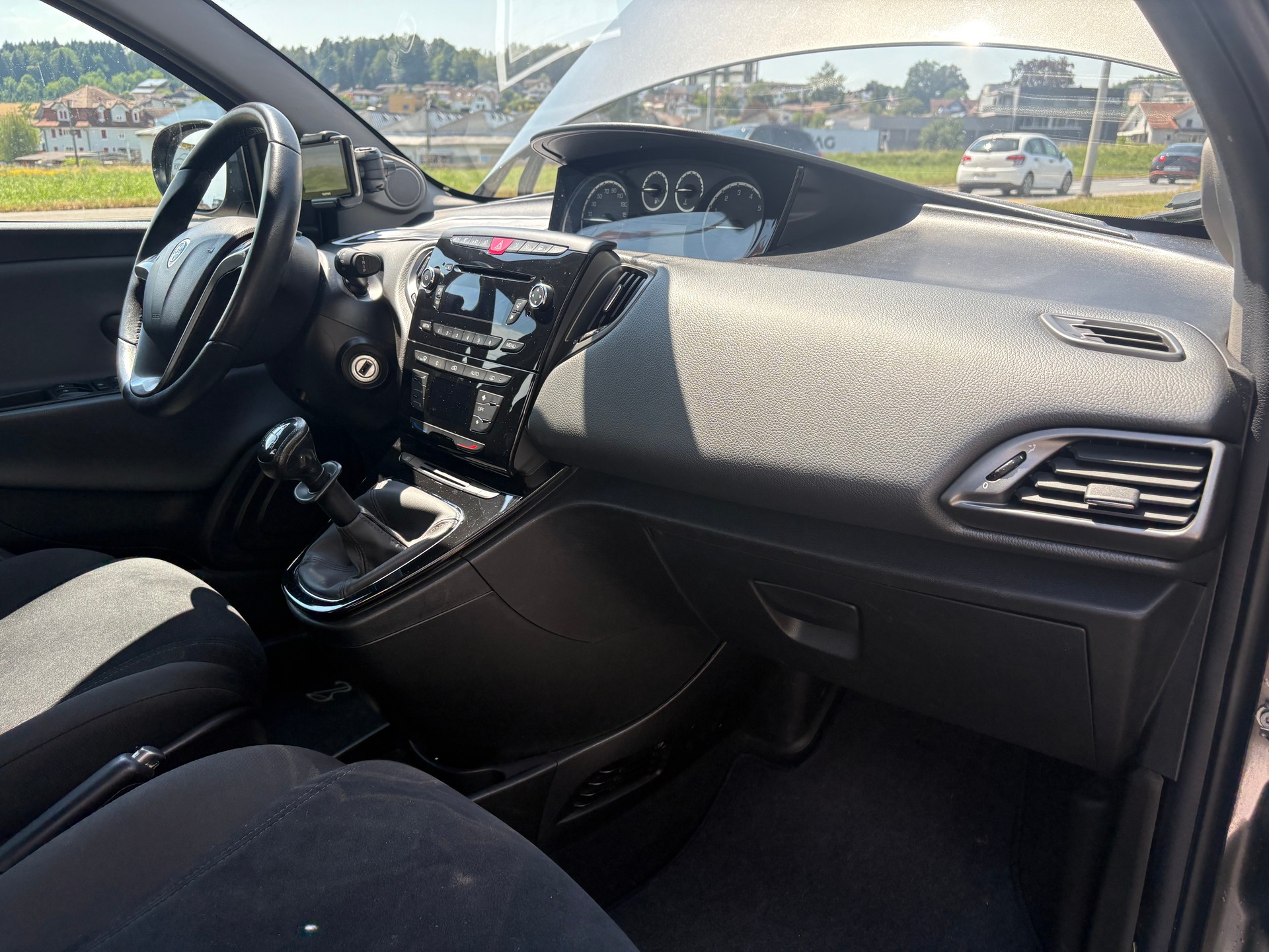 LANCIA Ypsilon 1.2 Silver-image-8