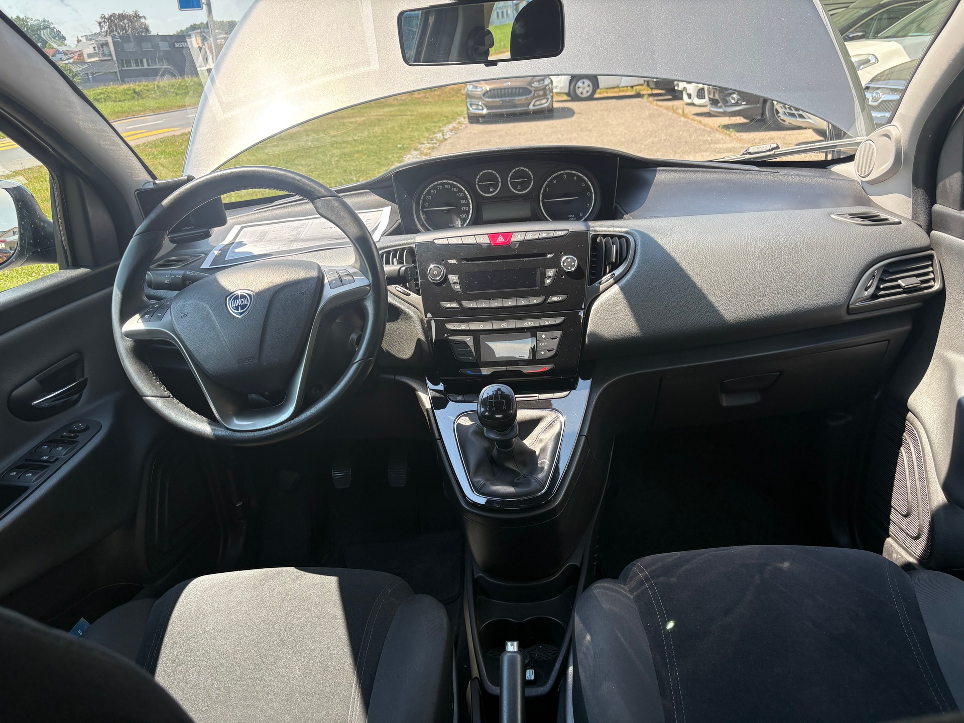 LANCIA Ypsilon 1.2 Silver-image-10