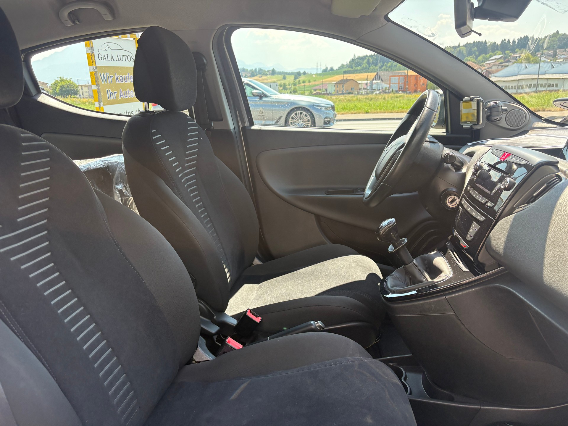 LANCIA Ypsilon 1.2 Silver-image-9