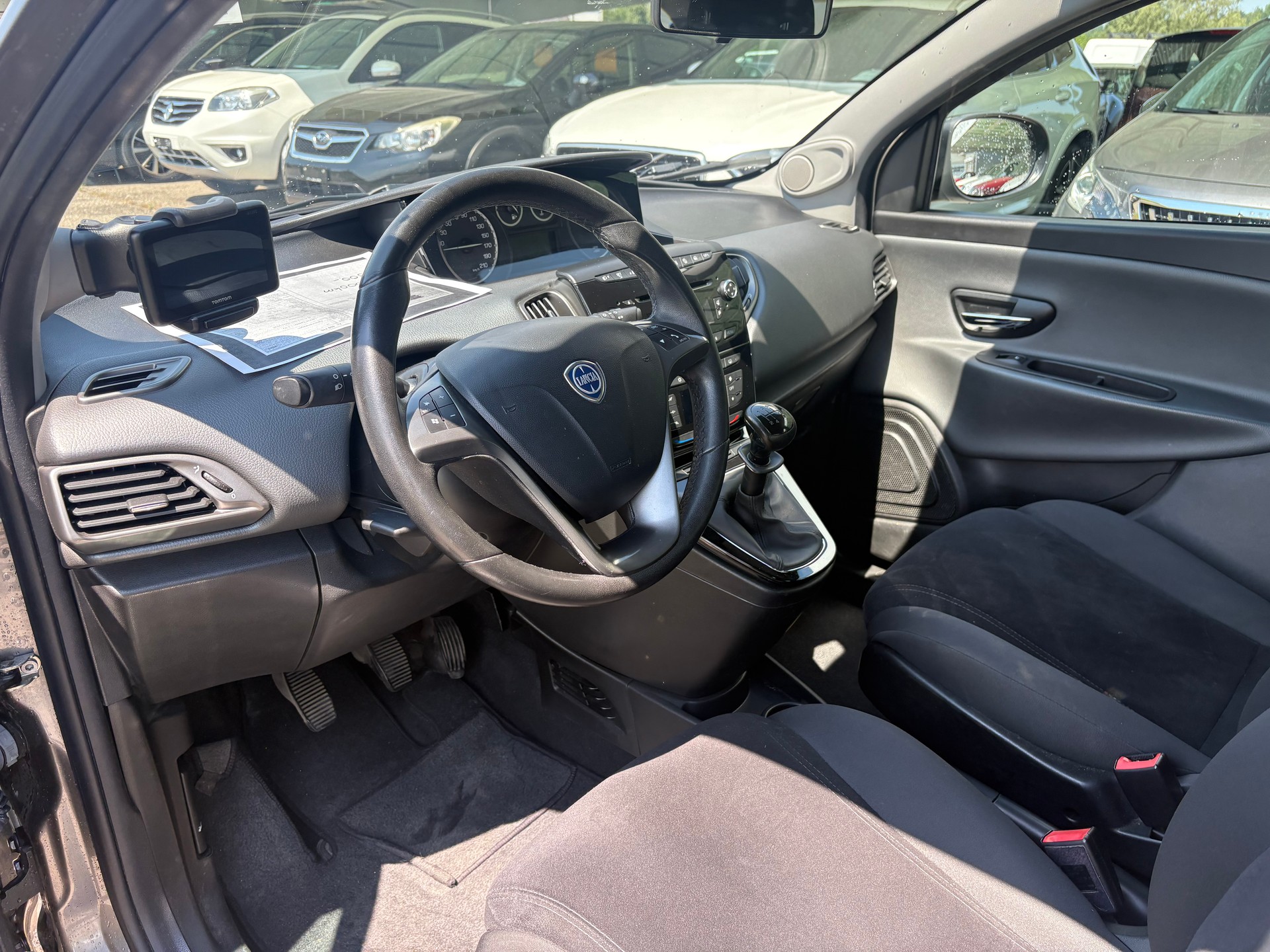LANCIA Ypsilon 1.2 Silver-image-5