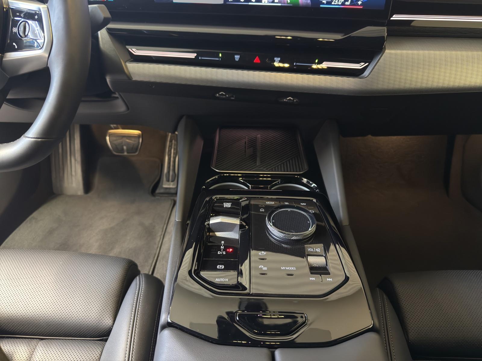 BMW 520d xDrive M-SportPaket-image-13
