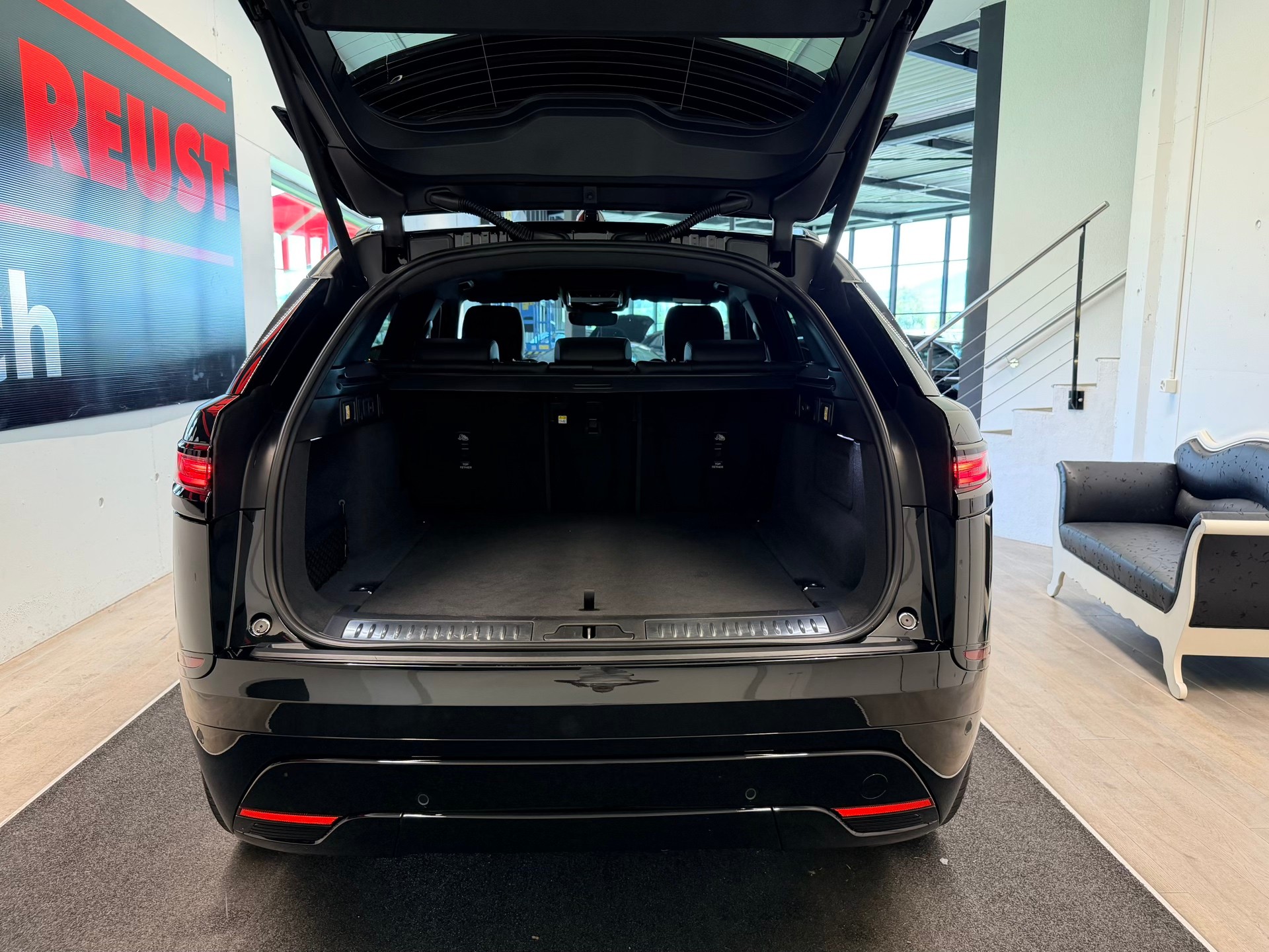 LAND ROVER Range Rover Velar Dynamic SE P 400 Automatic-image-8