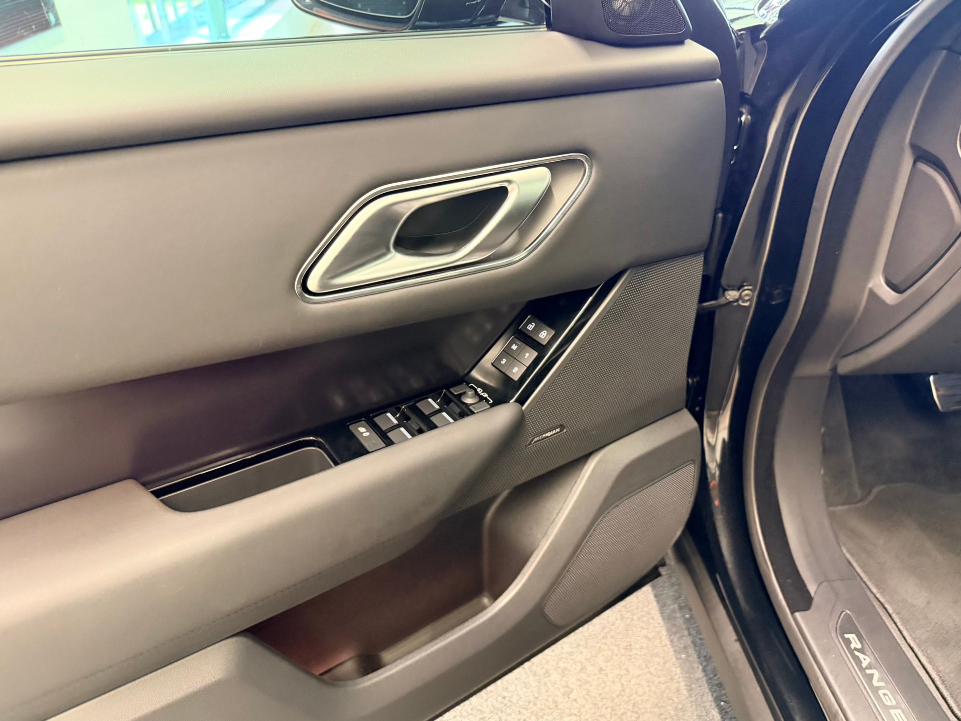 LAND ROVER Range Rover Velar Dynamic SE P 400 Automatic-image-11