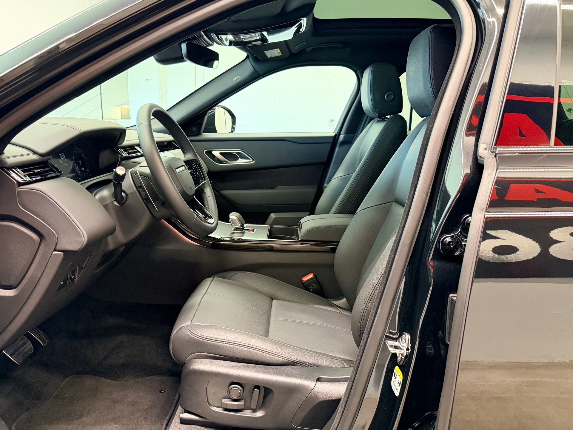LAND ROVER Range Rover Velar Dynamic SE P 400 Automatic-image-14