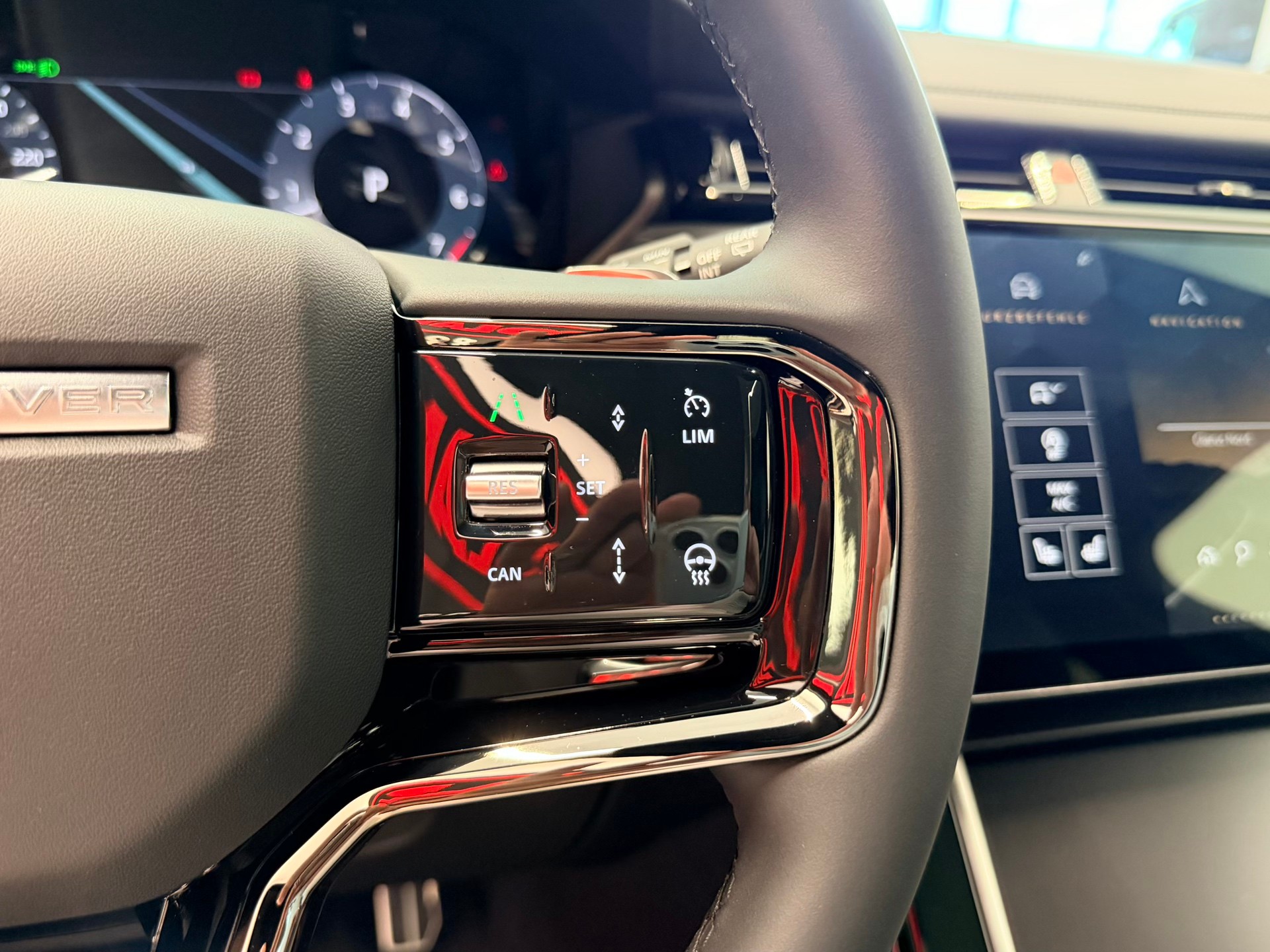 LAND ROVER Range Rover Velar Dynamic SE P 400 Automatic-image-28