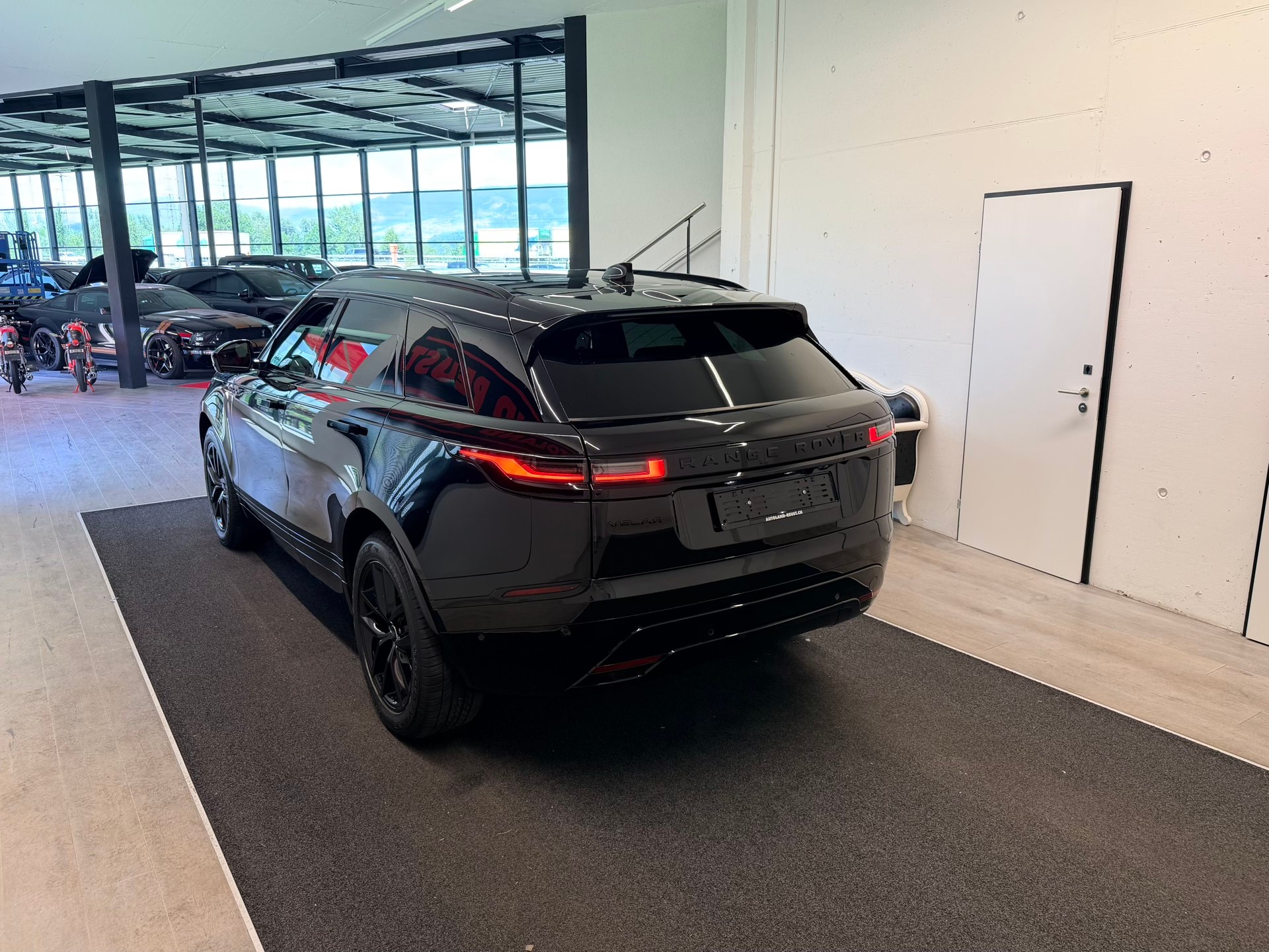 LAND ROVER Range Rover Velar Dynamic SE P 400 Automatic-image-7