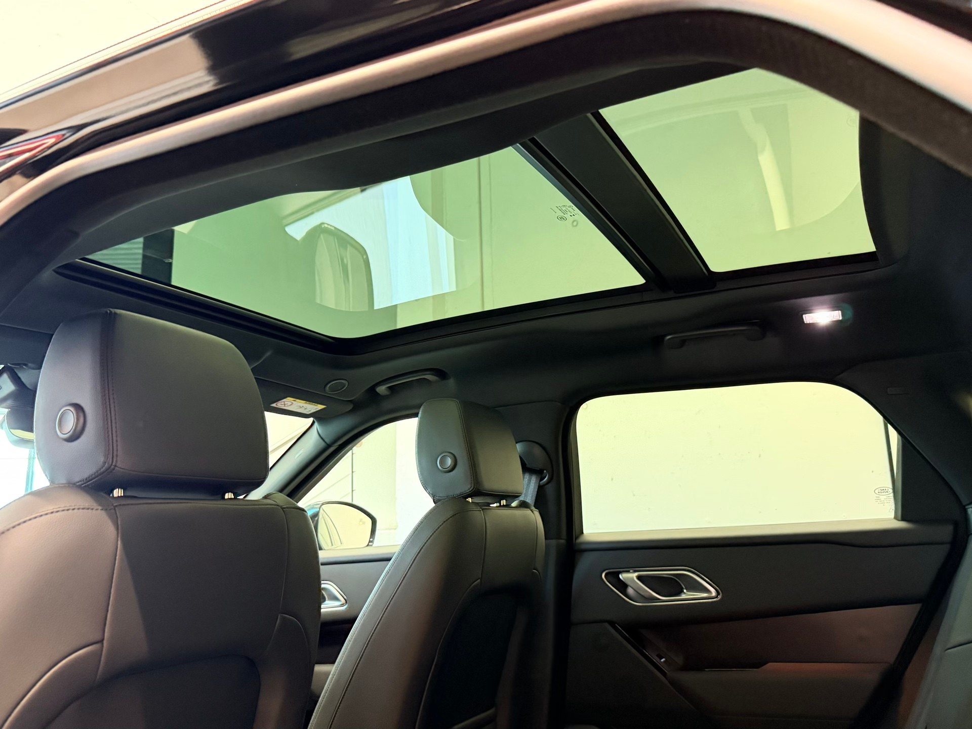 LAND ROVER Range Rover Velar Dynamic SE P 400 Automatic-image-17