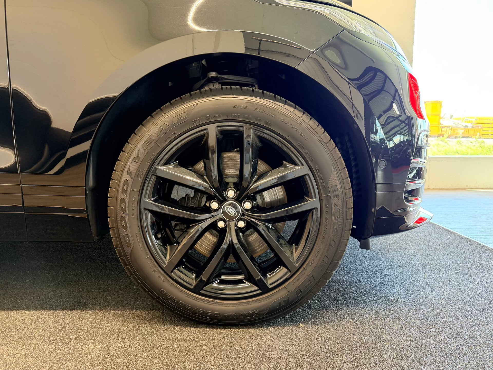 LAND ROVER Range Rover Velar Dynamic SE P 400 Automatic-image-4