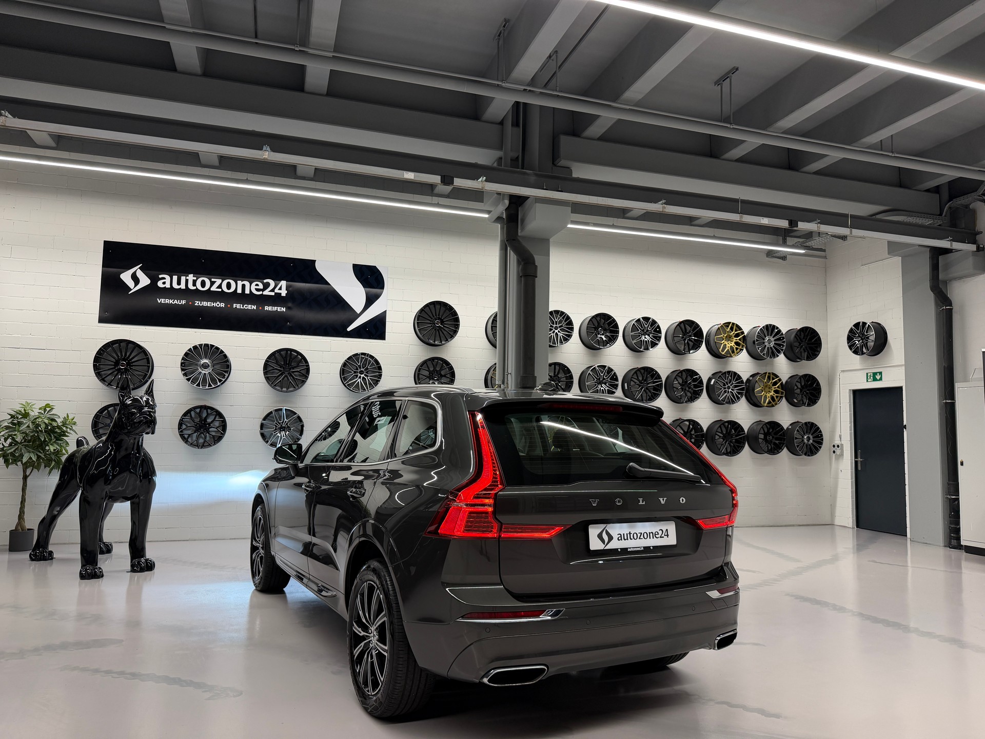 VOLVO XC60 2.0 D5 Inscription AWD-image-10