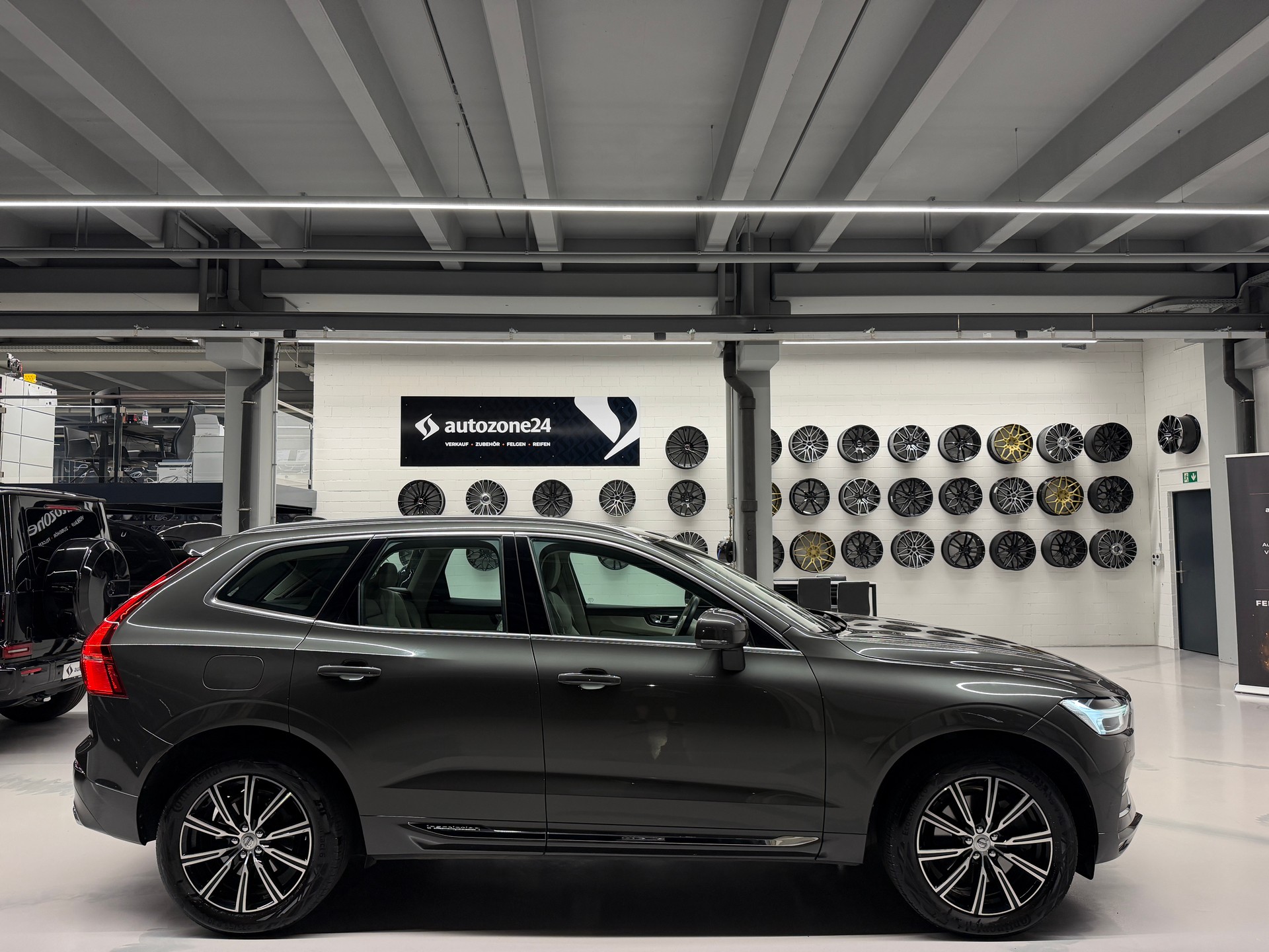 VOLVO XC60 2.0 D5 Inscription AWD-showroom-element-2
