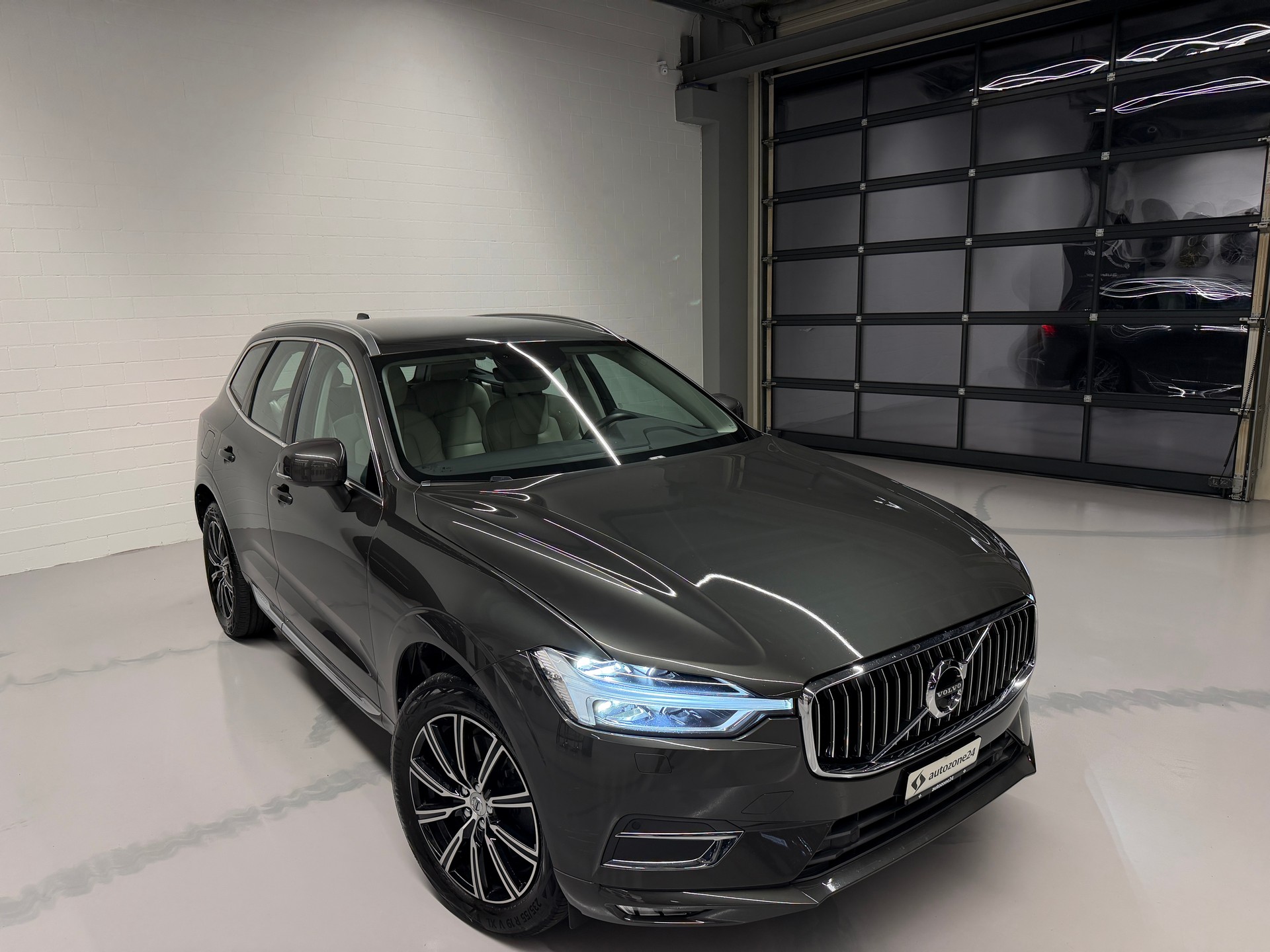 VOLVO XC60 2.0 D5 Inscription AWD-image-6