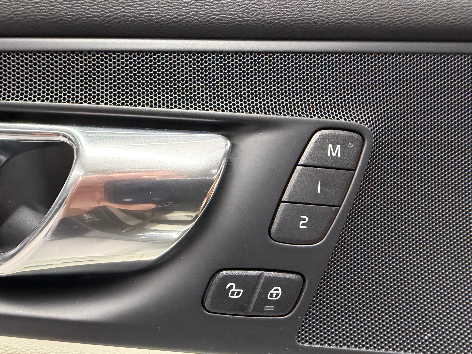 VOLVO XC60 2.0 D5 Inscription AWD-image-16