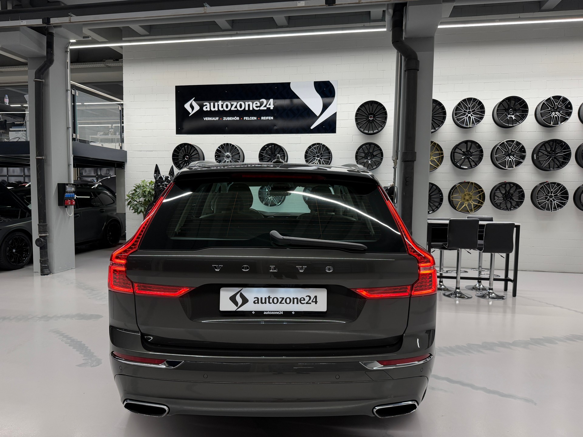 VOLVO XC60 2.0 D5 Inscription AWD-image-11