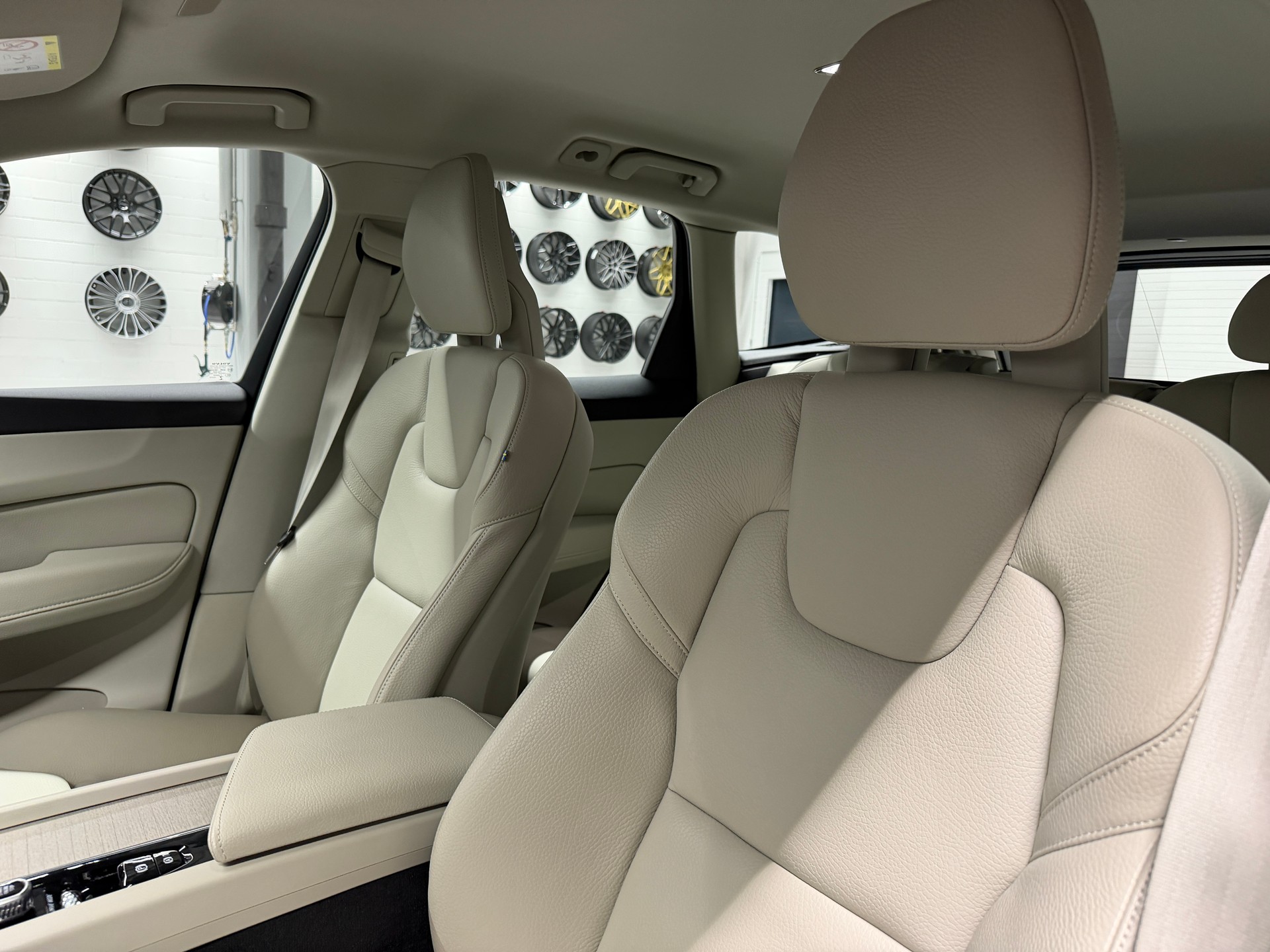 VOLVO XC60 2.0 D5 Inscription AWD-image-13