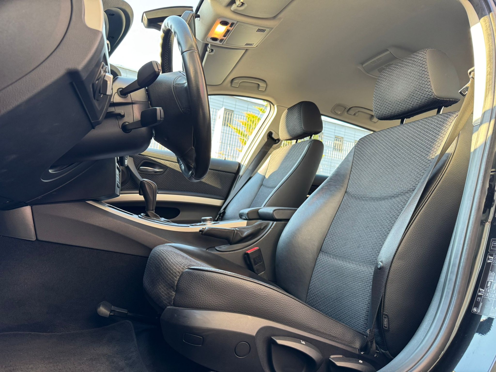 BMW 320d xDrive Touring Steptronic-image-9
