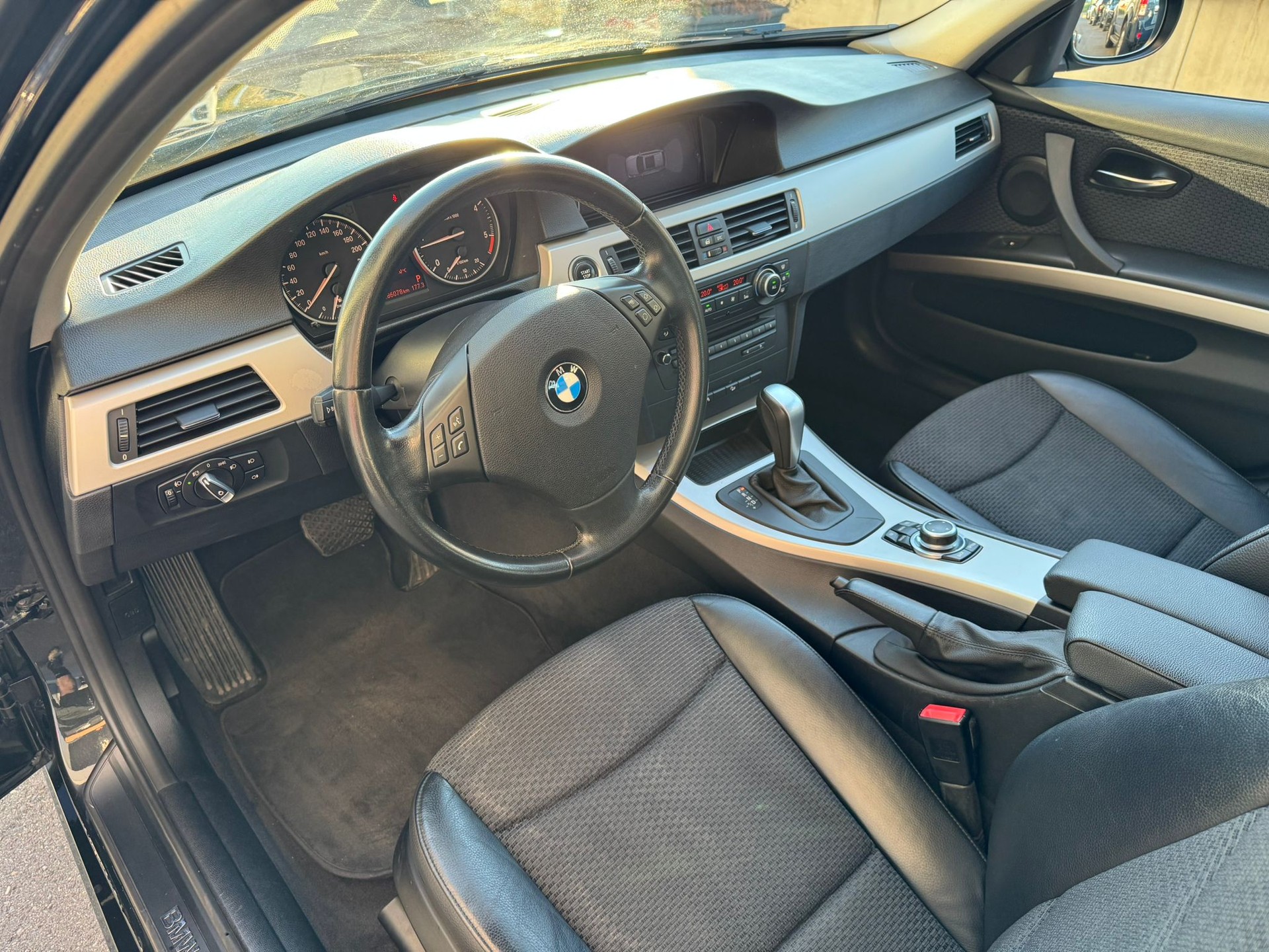 BMW 320d xDrive Touring Steptronic-image-7