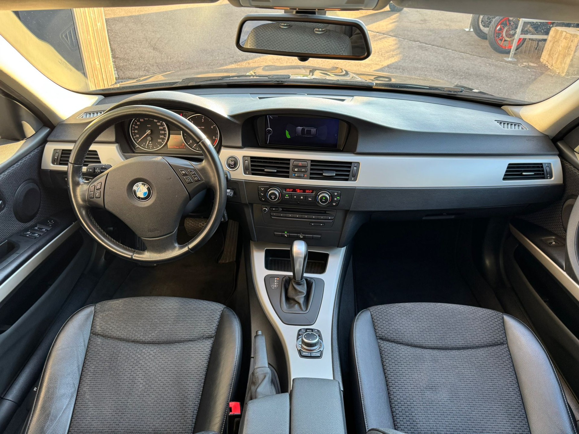BMW 320d xDrive Touring Steptronic-image-8