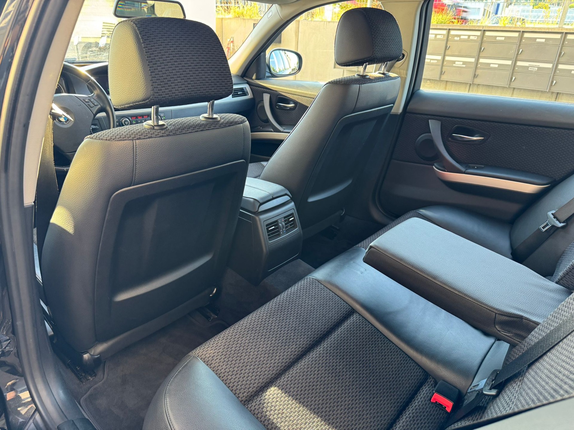 BMW 320d xDrive Touring Steptronic-image-10