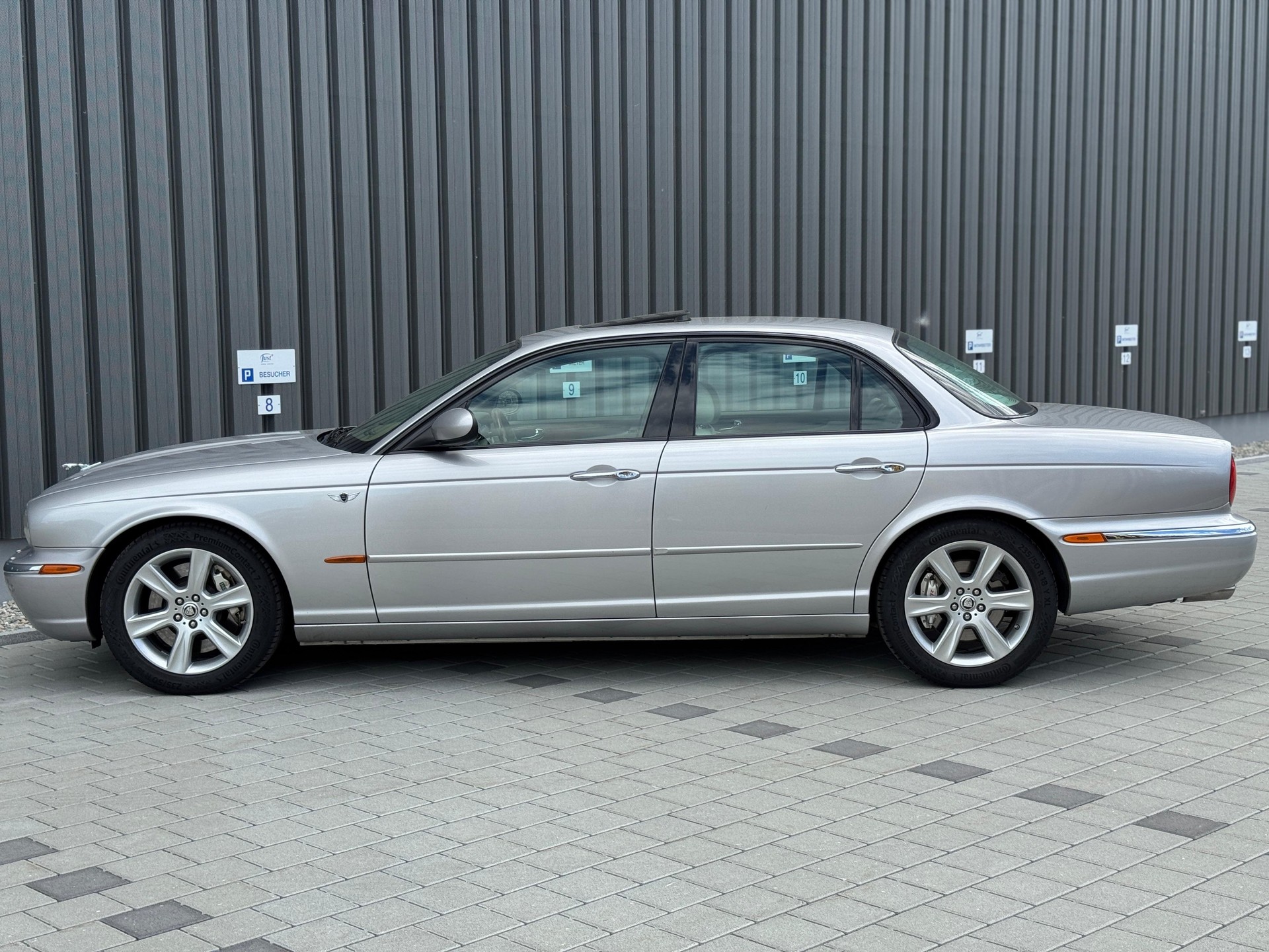 JAGUAR XJR 4.2 V8 S/C-image-3