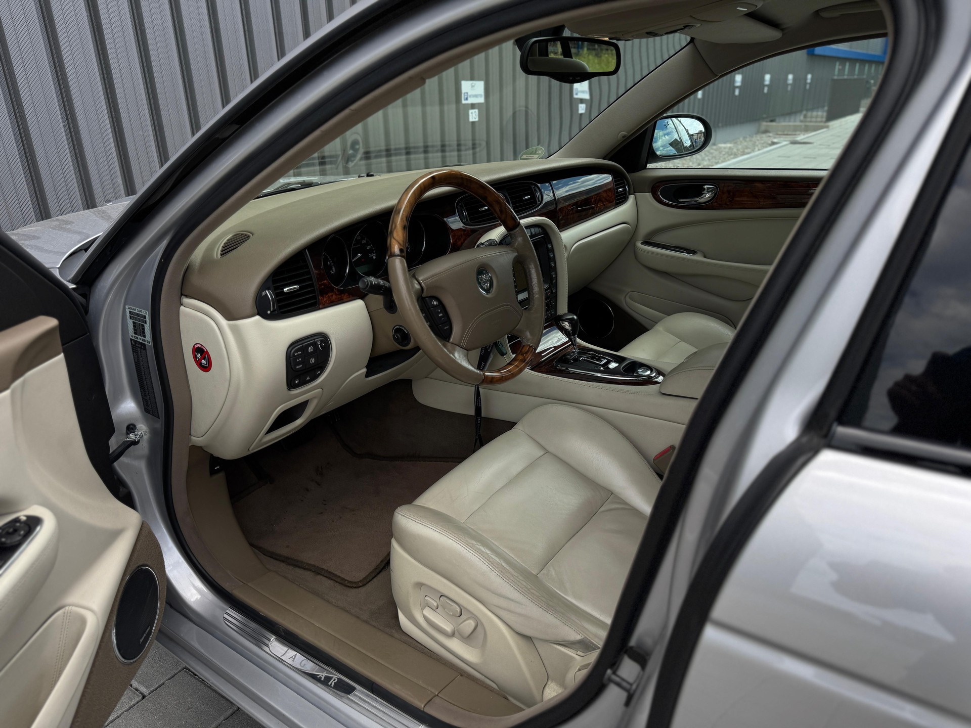 JAGUAR XJR 4.2 V8 S/C-image-12