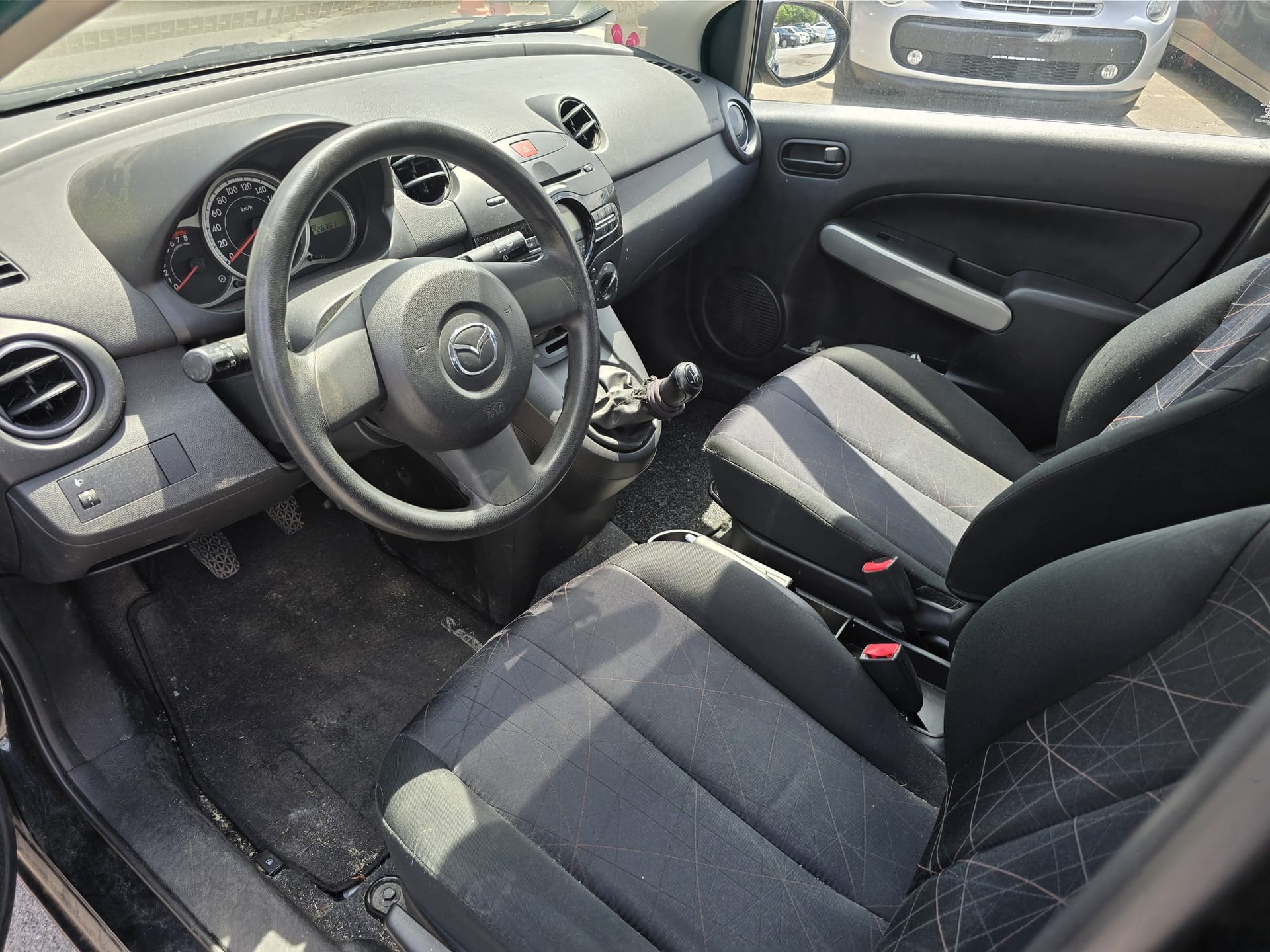 MAZDA 2 1.3i 16V Confort-image-12